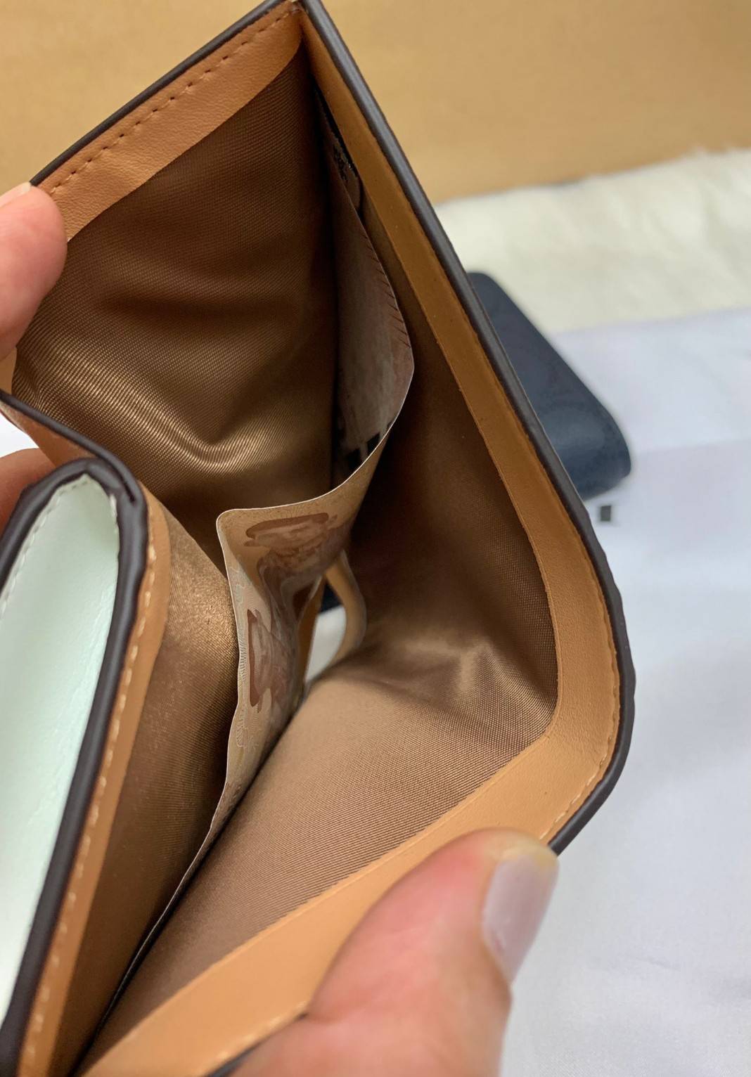 สวยมากๆ ห้ามพลาดเลยนะคะ! COACH MEDIUM CORNER ZIP WALLET IN SIGNATURE ((C4768)) พร้อมส่งค่ะ! กระเป๋าเงินใบขนาดกลางๆ กำลังดี หนังแท้ลายฉลุรูปตัวC ทั้งใบ สวยงามน่าใช้มากๆ ภายในมีช่องเสียบบัตรได้ถึง10ช่อง//ช่องใส่ธนบัตรหนึ่งข่องสามารถใส่แบงค์พันตามยาวได้เลยค่