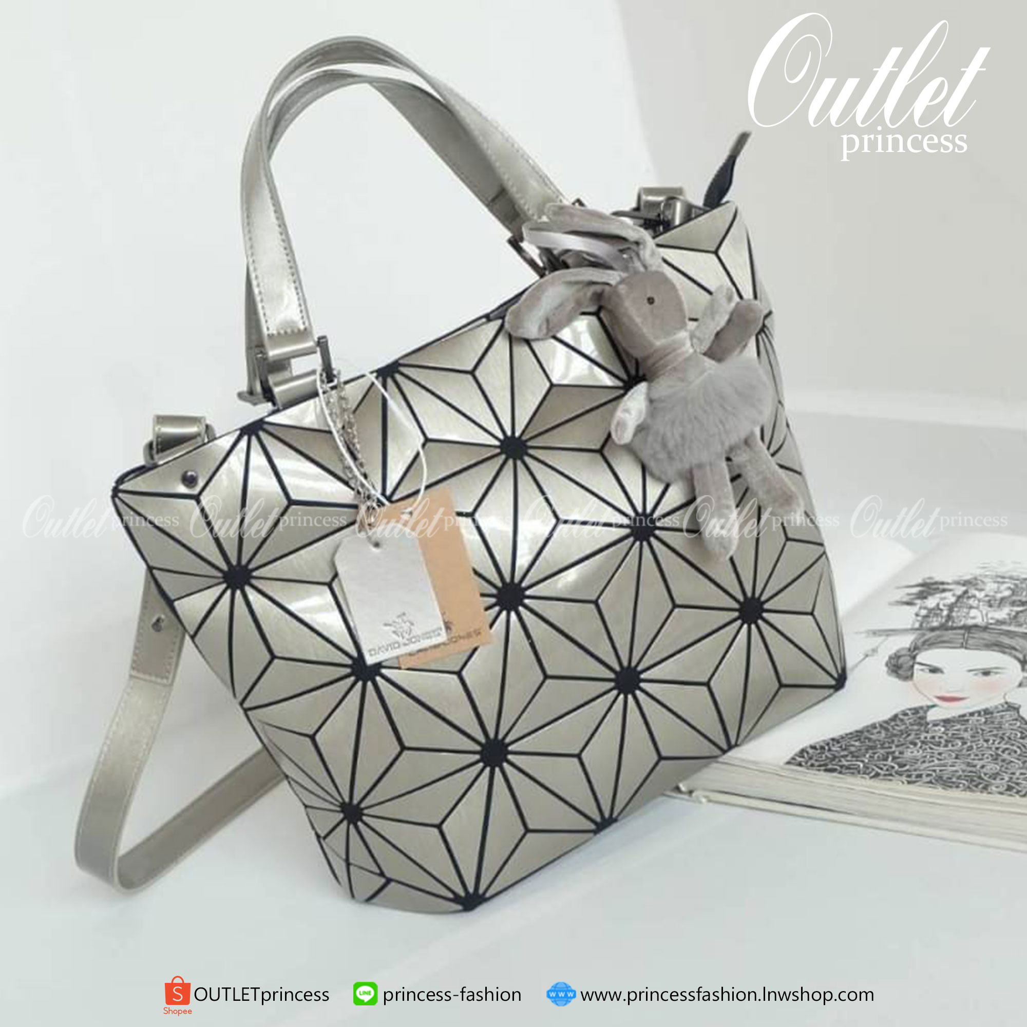 David Jones กระเป๋าสะพายข้างดีไซน์เกร๋มาก สีสวยหรูมาก ขนาดกะลังดีเลย น้ำหนังเบามากคะ สีใหม่ Bright gold