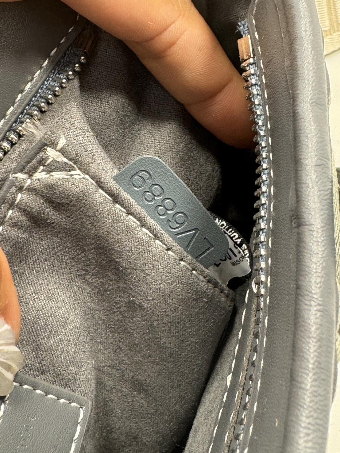 LV Neverfull BB Monogram Denim - Handbags กระเป๋าทรงโท้ทมินิเดนิมสไตล์วินเทจ ปั้มนูนโลโก้ลายโมโนแกรม เดนิมสีซีดสวยคลาสสิกสุดไอคอนิก ที่ใครเห็นต้องเป็นคลั่งรัก