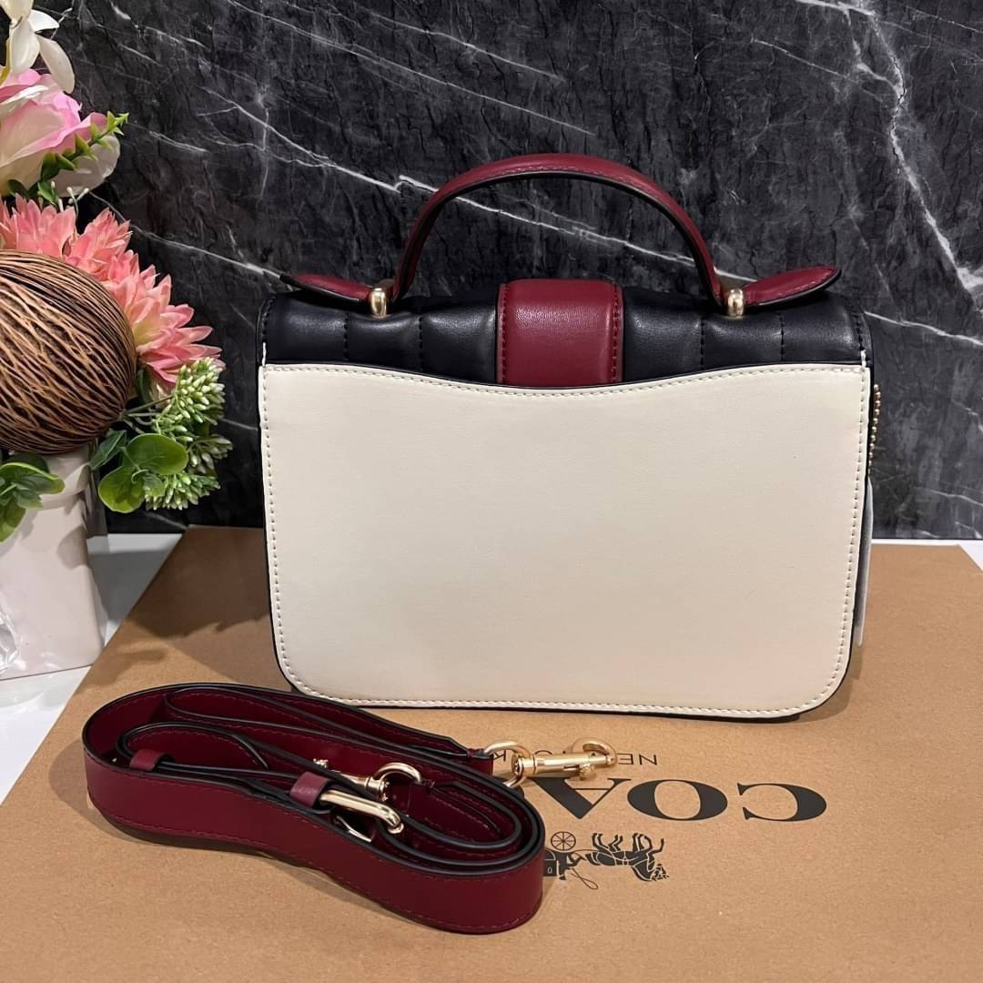 COACH SMALL GEORGIE TOP HANDLE IN BLOCKED SIGNATURE CANVAS ((6504//0468//6192//6015)) compact body portable shoulder bag 🌈ห้ามพลาด รุ่นแนะนำค่าา! พร้อมส่งทันที! กระเป๋าหิ้ว//สะพายข้างได้ วัสดุหนังแท้ 🔺หนึ่งใบทำลายหนังผสมกัน3แบบได้ลงตัวสวยง