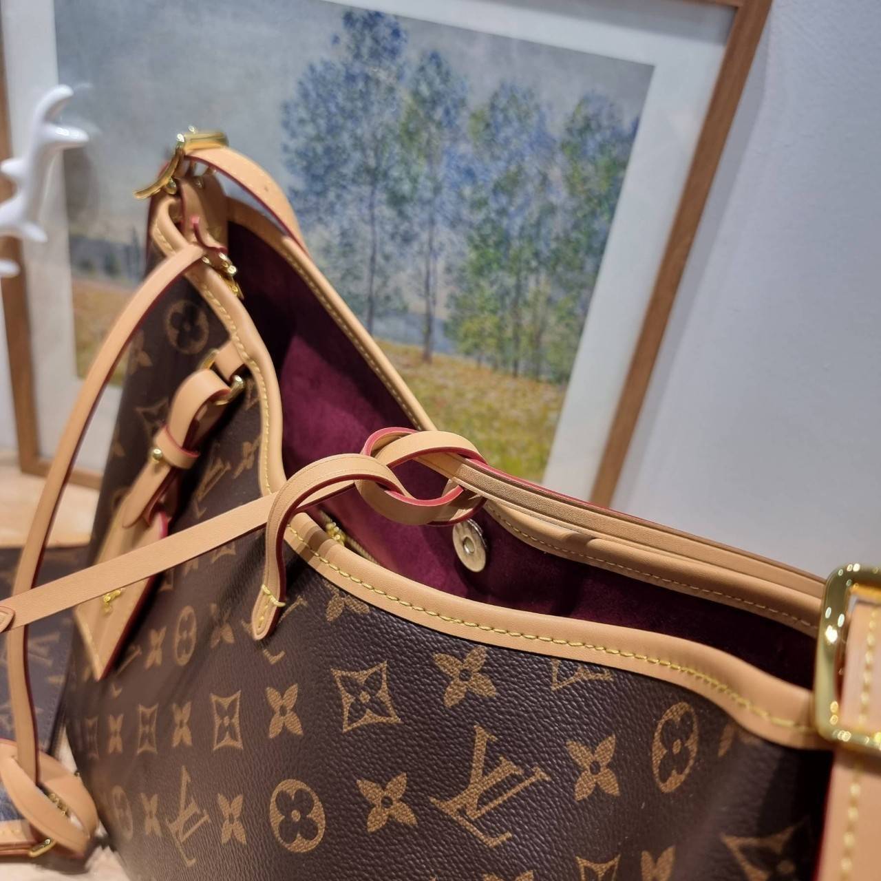 LV CARRYALL BAG ใหม่ล่าสุด รุ่นลิมิเต็ดที่สาวๆตามหา กระเป๋าสะพายไหล่ทรงสวย ดีไซน์เรียบง่ายคลาสสิค หรู ดูผู้ดี รูปทรงใช้งานง่าย มาพร้อมใบลูก ไว้เก็บของจุกจิก