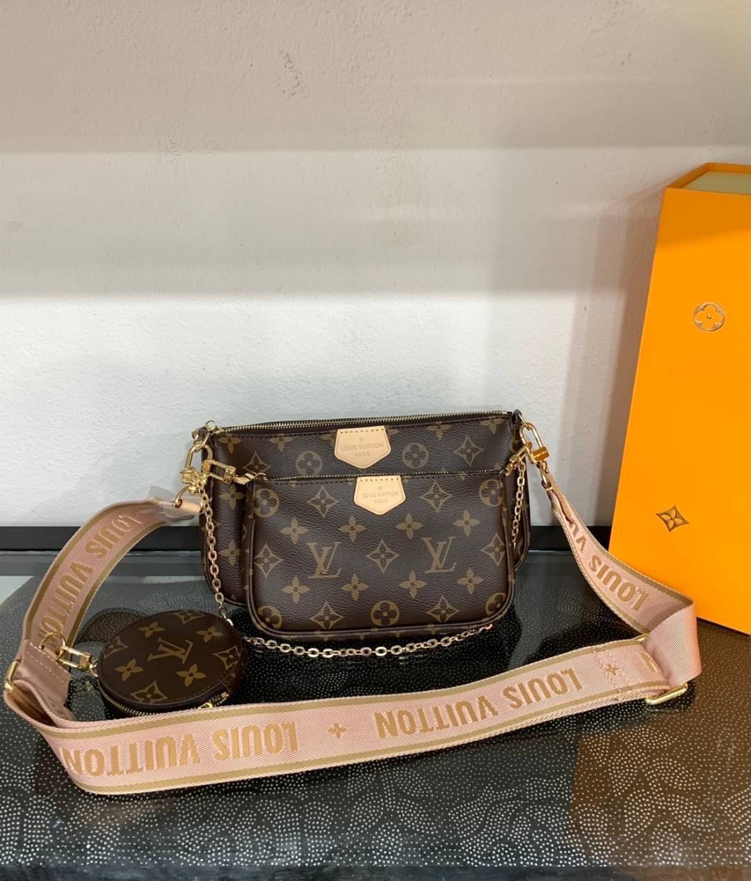 LV Multi Pochette Accessoires Monogram 3in1 เกรดออริจินอล กระเป๋าสะพายมัลติฟังก์ชั่น สุดฮอต สาวๆคลั่งกันหนักมาก ดีงาม ดีไซน์คลาสสิควินเทจ โดดเด่นด้วยดีเทลกระเป๋า 3 ใบ ขนาดกำลังสวย ประหยัดพื้นที่ เพราะเก็บแบบซ้อนใบด้านในได้ วัสดุหนังแคนวาส มาพร้อมสายคล้องโ