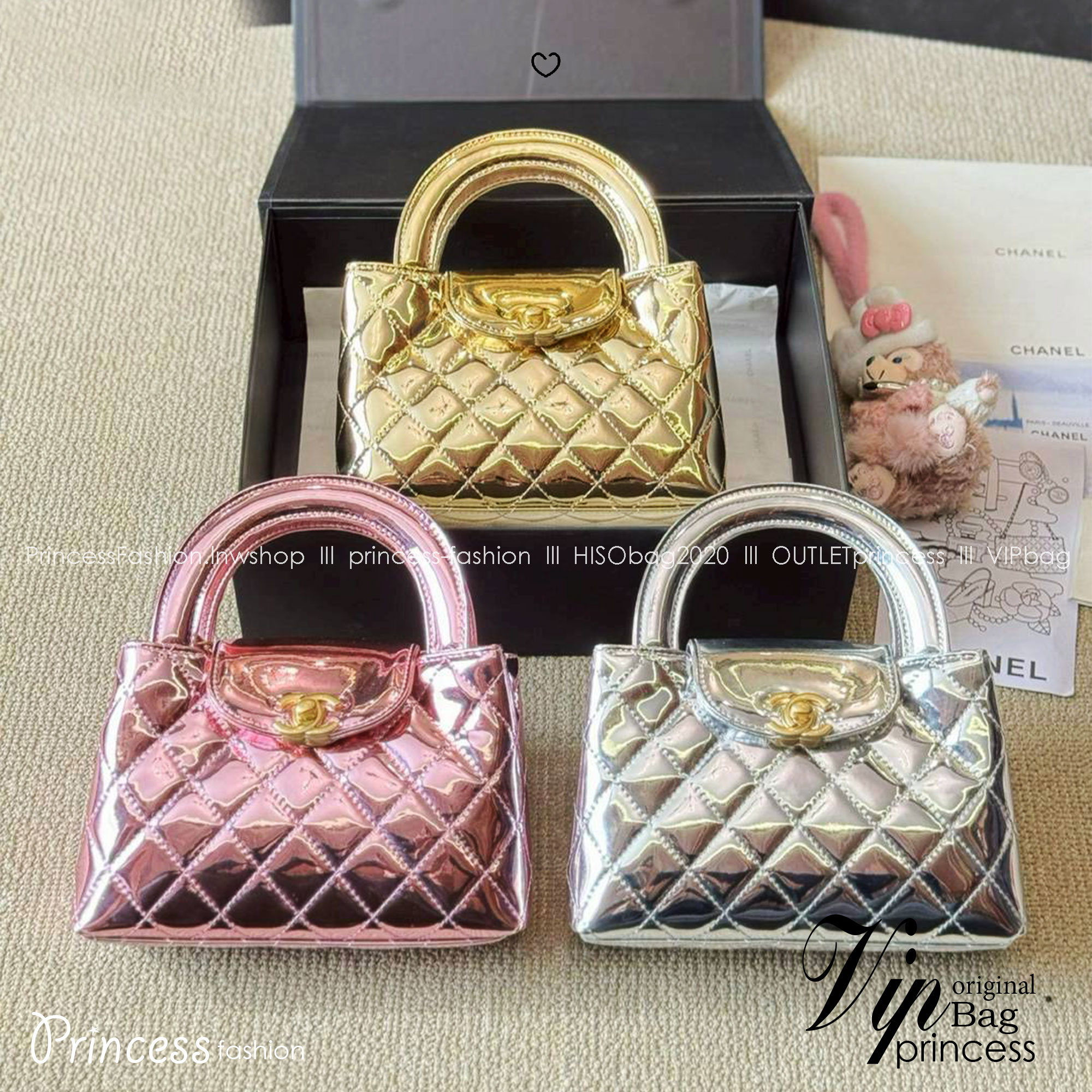 CHANEL 23K Kelly Mini Handbag Metallic Color กระเป๋าสะพายทรงสวยเรียบหรู สีใหม่เมทัลลิกเงางาม ผสมผสานดีไซน์วินเทจสง่างามทันสมัย ใช้งานได้หลากหลายโอกาส คอลเลคชั่นสุดฮอต กระเป๋าถือ/สะพายข้าง คงเอกลักษณ์ ให้ความเป็นผู้ดีในตัว สวยงาม