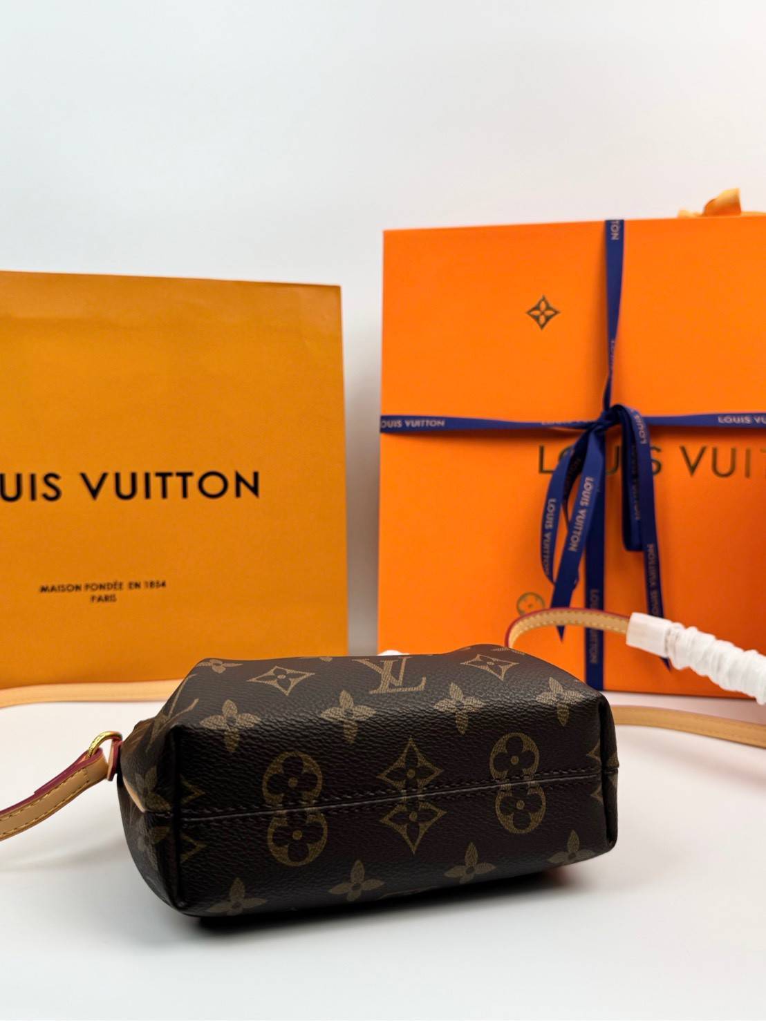ORI หนังแท้ | LV Nano Turenne Monogram Canvas Bag กระเป๋าสะพายไซส์มินิ ดีไซน์วินเทจ ใบเล็กใช้งานง่าย หรูหราตามแบบฉบับแบรนด์