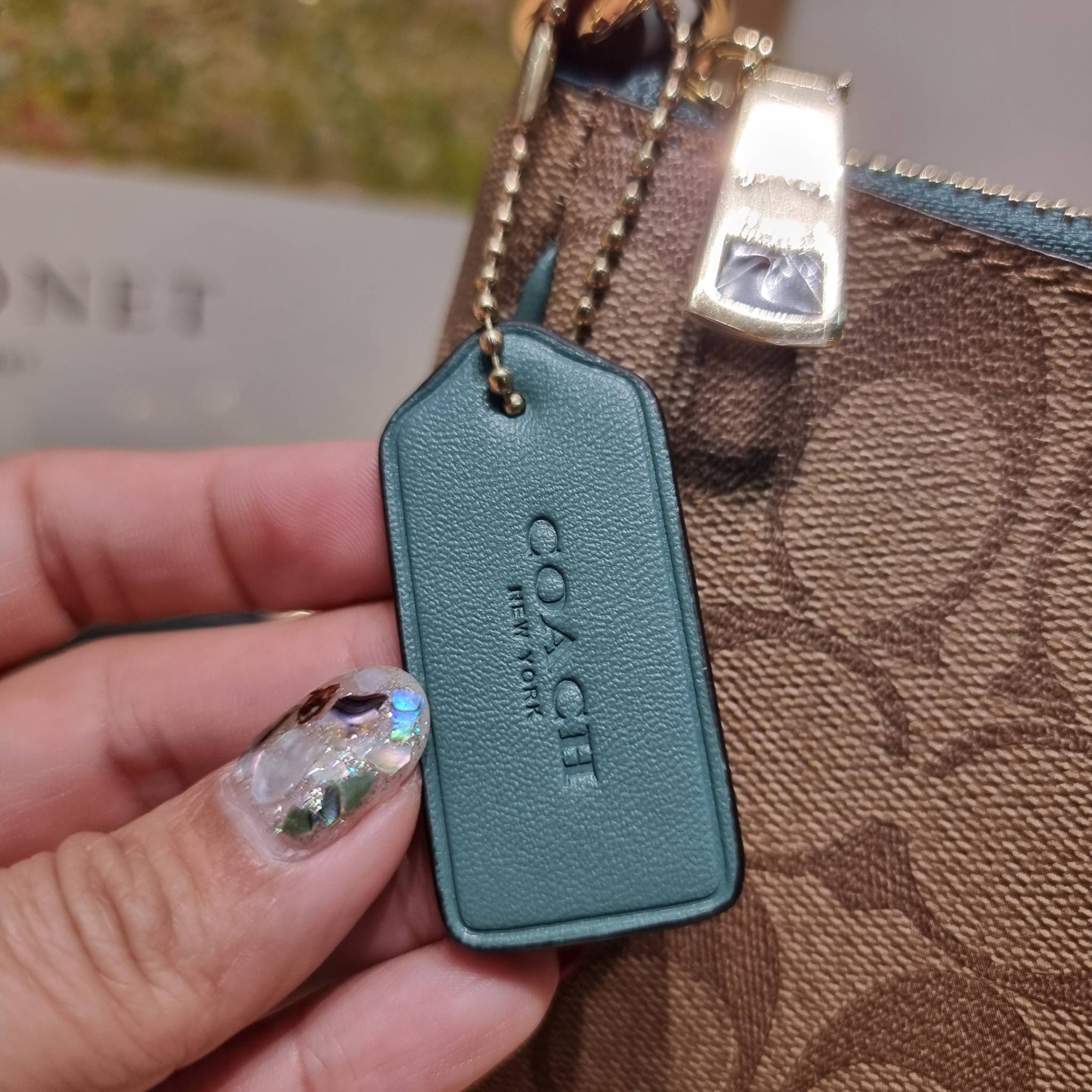 COACH TOP HANDLE POUCH F58321 พร้อมส่ง 9 สี กระเป๋าทรงพอช ยอดฮิต ยกขึ้นแท่น ด้วยดีไซน์ที่ออกมาให้ใช้งานได้ง่าย ขนาดกำลังเหมาะ