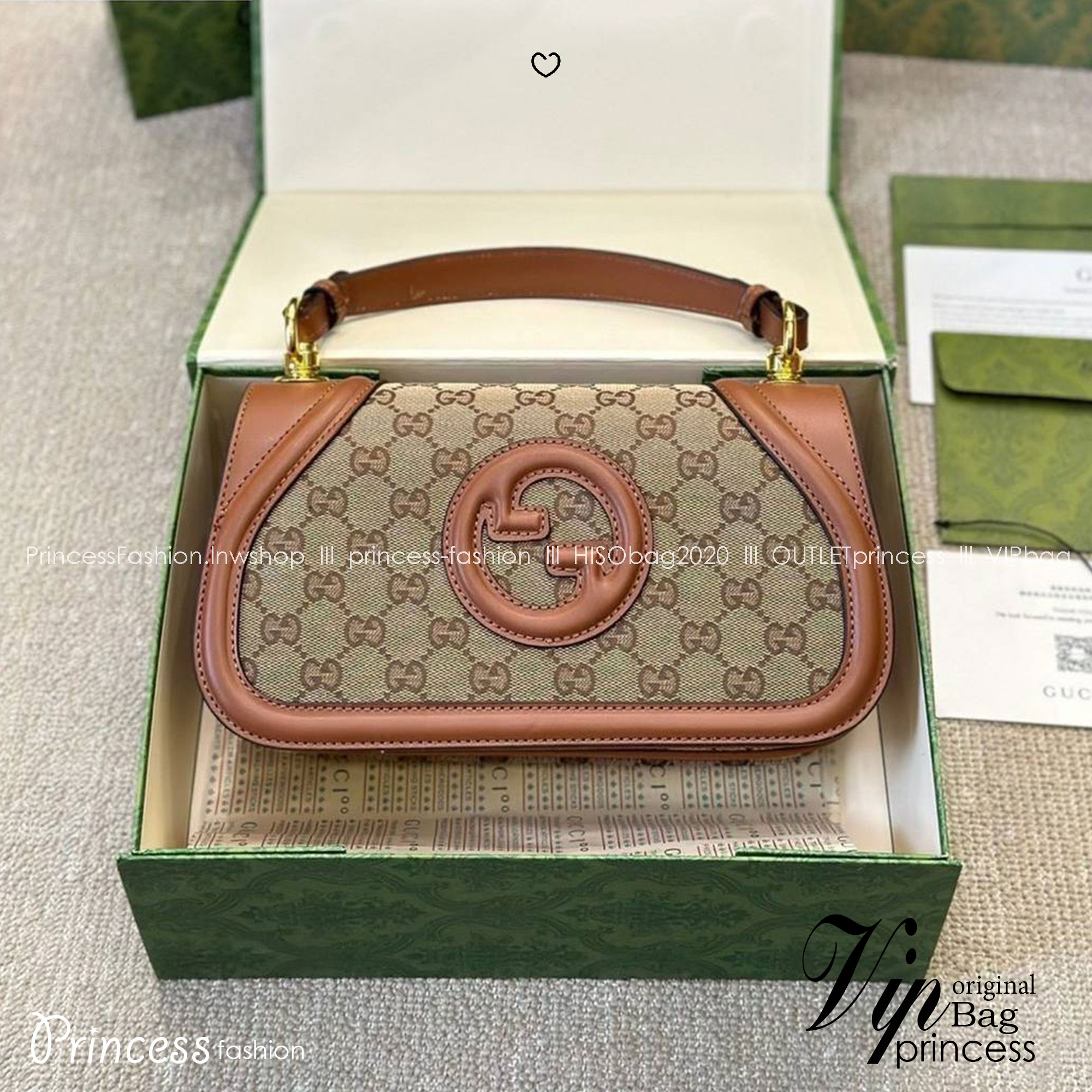 GUCCI Blondie small top handle bag กระเป๋าสะพายรุ่นใหม่สุดไอคอนนิก หนังแคนวาสสวยมากแถมยังมีกลิ่นหอมอ่อนๆ มาพร้อมหูจับและสายสะพายยาวปรับระดับได้ เหมาะมากสำหรับให้เป็นของขวัญ หรือจะให้ตัวเองก็ดีงามมากๆ