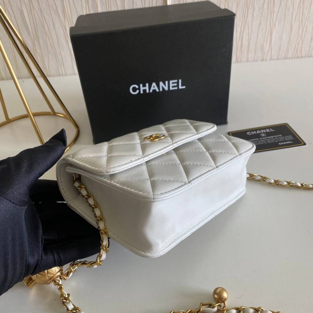 VIP GIFT 】หนังแกะแท้ CHANEL lambskin small shoulder bag with chain เรียบหรู ดูดี ดีไซน์สุดคลาสสิค ใช้ออกงานได้เลย มีสายโซ่อะไหล่ทองรมควันอย่างลงตัว ไอเท็มแนะนำพร้อมส่งที่ไทยราคาสุดคุ้มห้ามพลาดค่ะ!