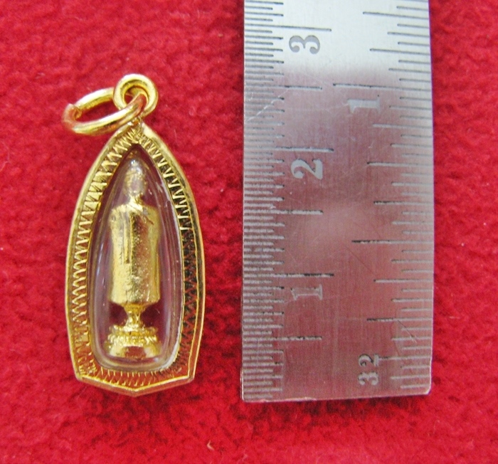 จี้พระประจำวันเกิดวันพุธกลางวัน ปางอุ้มบาตร เนื้อทองเลี่ยมทองไมครอนค่ะ