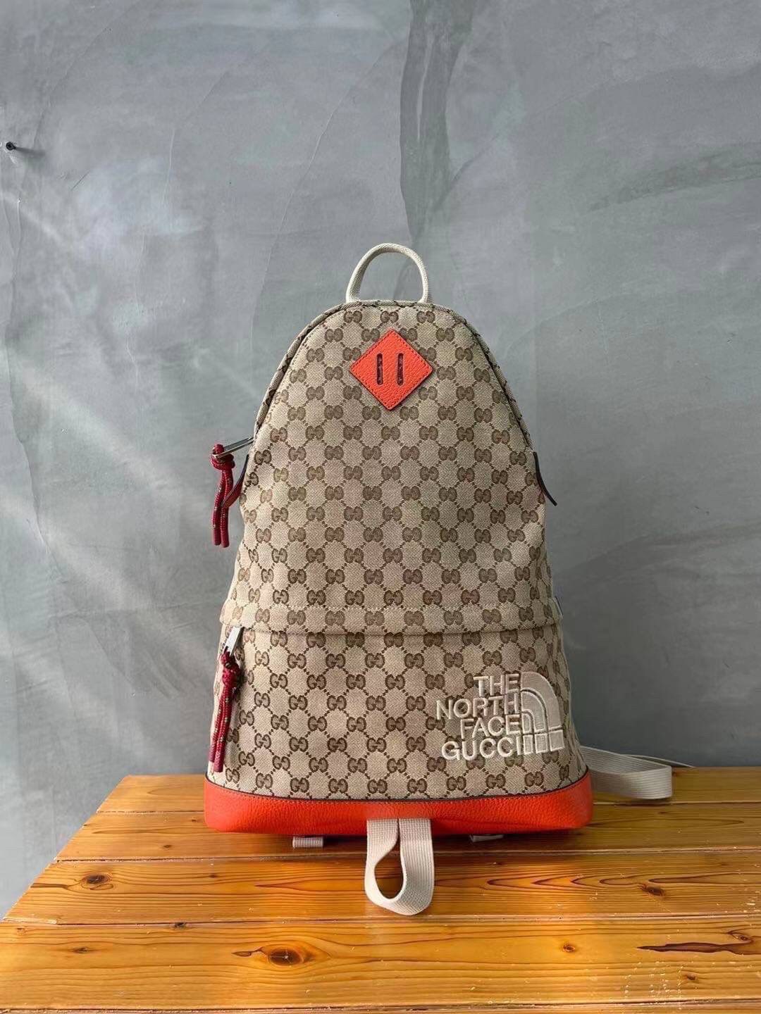 หนังแท้ The North Face x Gucci backpack พร้อมส่งที่ไทย