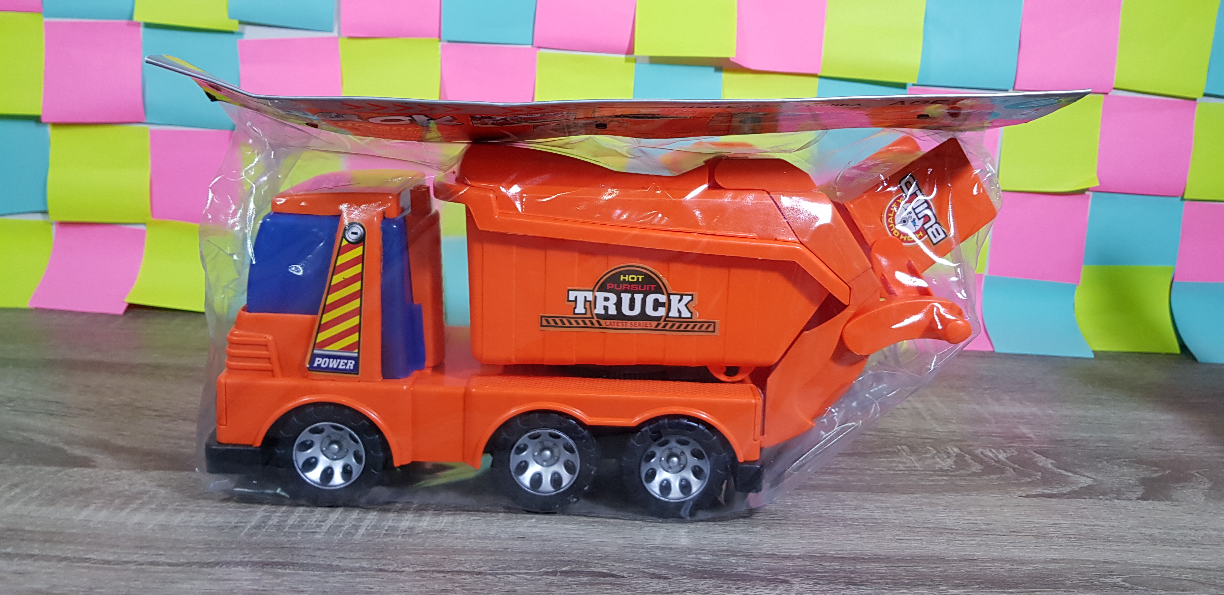 รถบรรทุกขยะสีส้ม