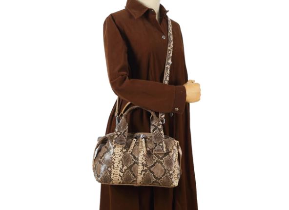 กระเป๋าผู้หญิง กระเป๋าถือ กระเป๋าสะพาย หนังวัวแท้ ลายเกร็ดงู สวยหรู ดูแพง กระเป๋าแฟชั่น ระดับ hi end 826416