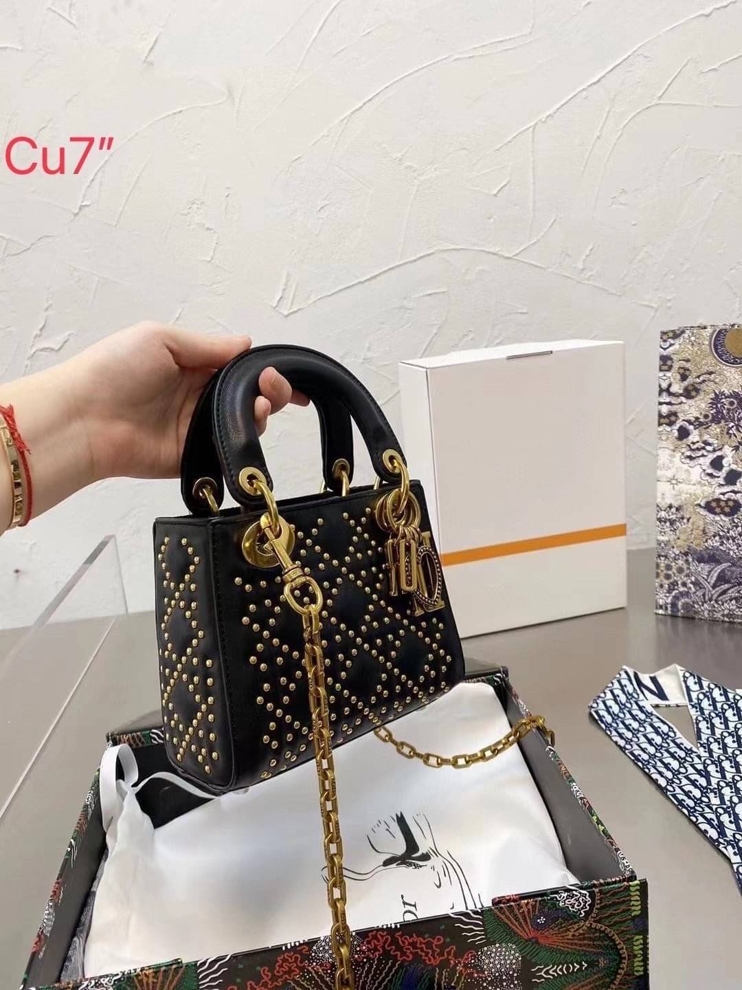 DIOR CD MINI LADY STUDDED BAG / DIOR LADY STUDDED BLACK LEATHER กระเป๋าสะพายข้างตกแต่งหมุดเต็มใบ ไม่มีคือพลาด หรูจริงอะไรจัง ทรงกล่องคลาสสิค มีหูจับในตัวและสายครอสบอดี้สุดเลิศ แต่งเติมดีเทลอัพราคาไปอีก