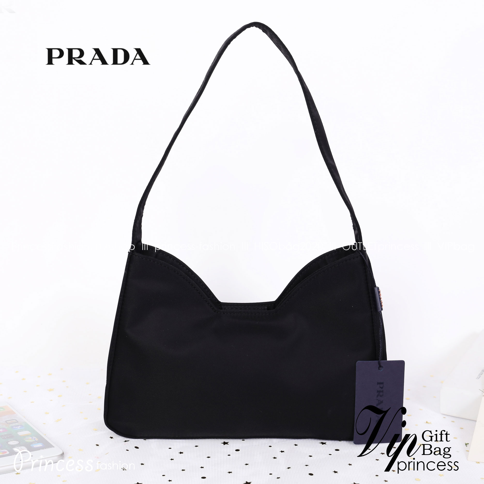 PRADA Nylon Shoulder & Handbag โดดเด่นด้วยโลโก้แบรนด์ด้านข้างกระเป๋าที่ไม่เหมือนใคร เปิด- ปิด ด้วยการติดแบบลอกออก ด้านในมี 1 ช่องโล่ง และช่องเล็กพร้อมโลโก้แบรนด์เป็นอีกใบที่สาวๆไม่ควรพลาด