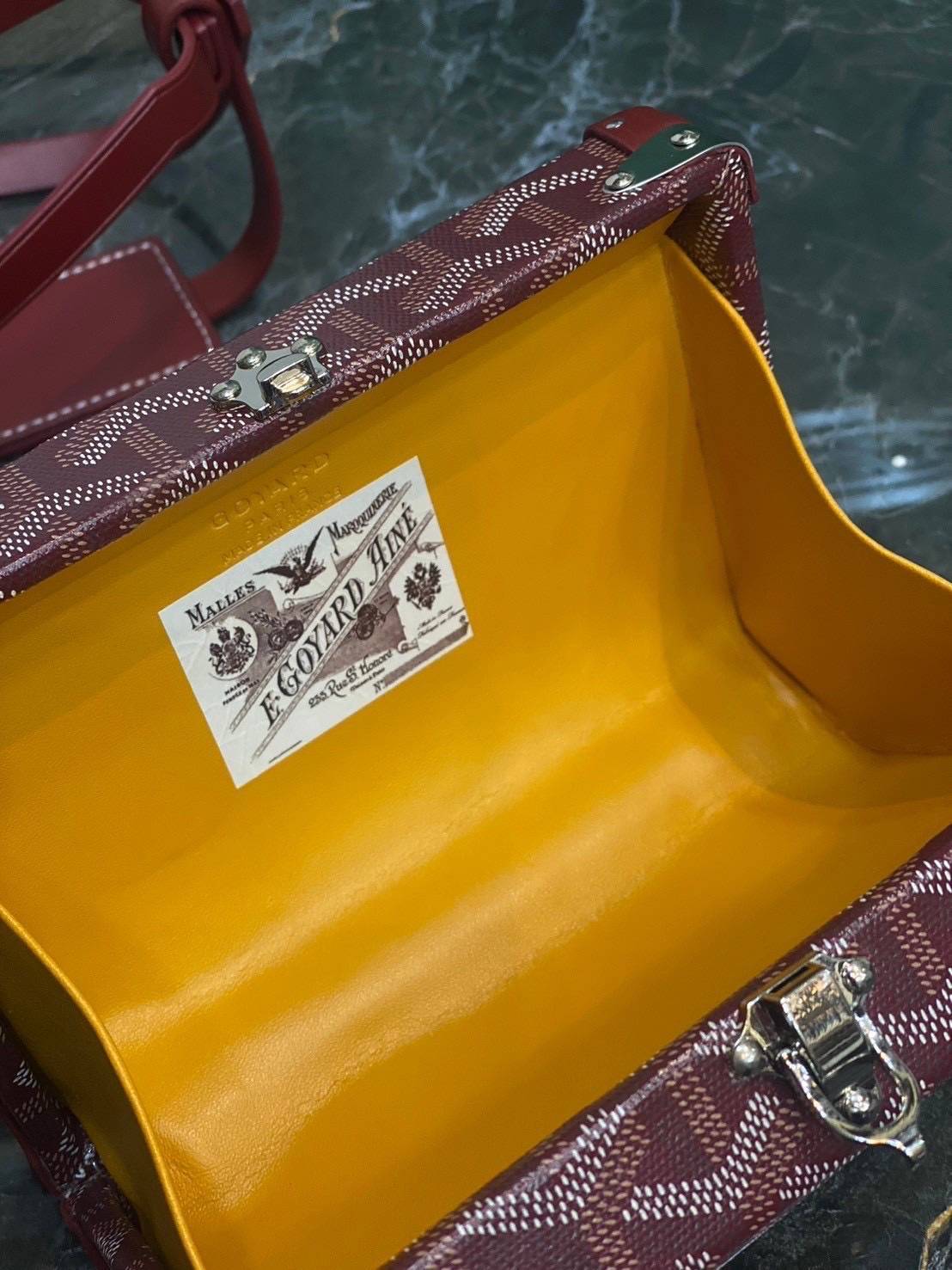 ORI หนังแท้ | Goyard Minaudière Trunk Bag กระเป๋าสะพายทรงแมสเซ็นเจอร์ เป็นคลัตช์ได้ในใบเดียว น้ำหนักเบา ทรงกล่องดีไซน์ใช้งานง่าย สวยหรู