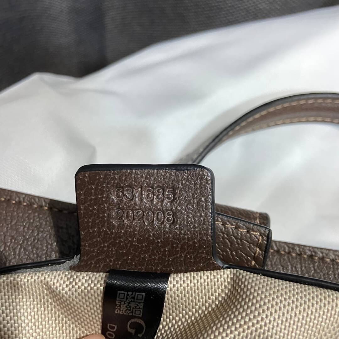 GUCCI jumbo GG medium tote / GUCCI Shopping Bag เกรดออริจินอล กระเป๋าสะพายทางโท้ทใบใหญ่ นำเสนอด้วยผ้าแคนวาส GG ซึ่งเป็นการเลียนแบบชื่อย่อของ Guccio Gucci ในขนาด Maxi ดีไซส์ร่วมสมัยลวดลาย GG โมโนแกรม ภาพถ่ายจากงานขายจริง ใช้งานต่างประเทศได้