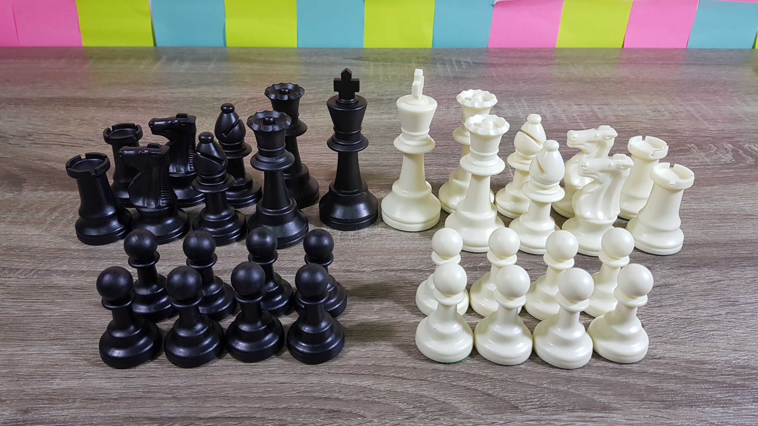 ตัวหมากรุกสากลเรซิ่นพร้อมกระเป๋าผ้าใส่ตัว