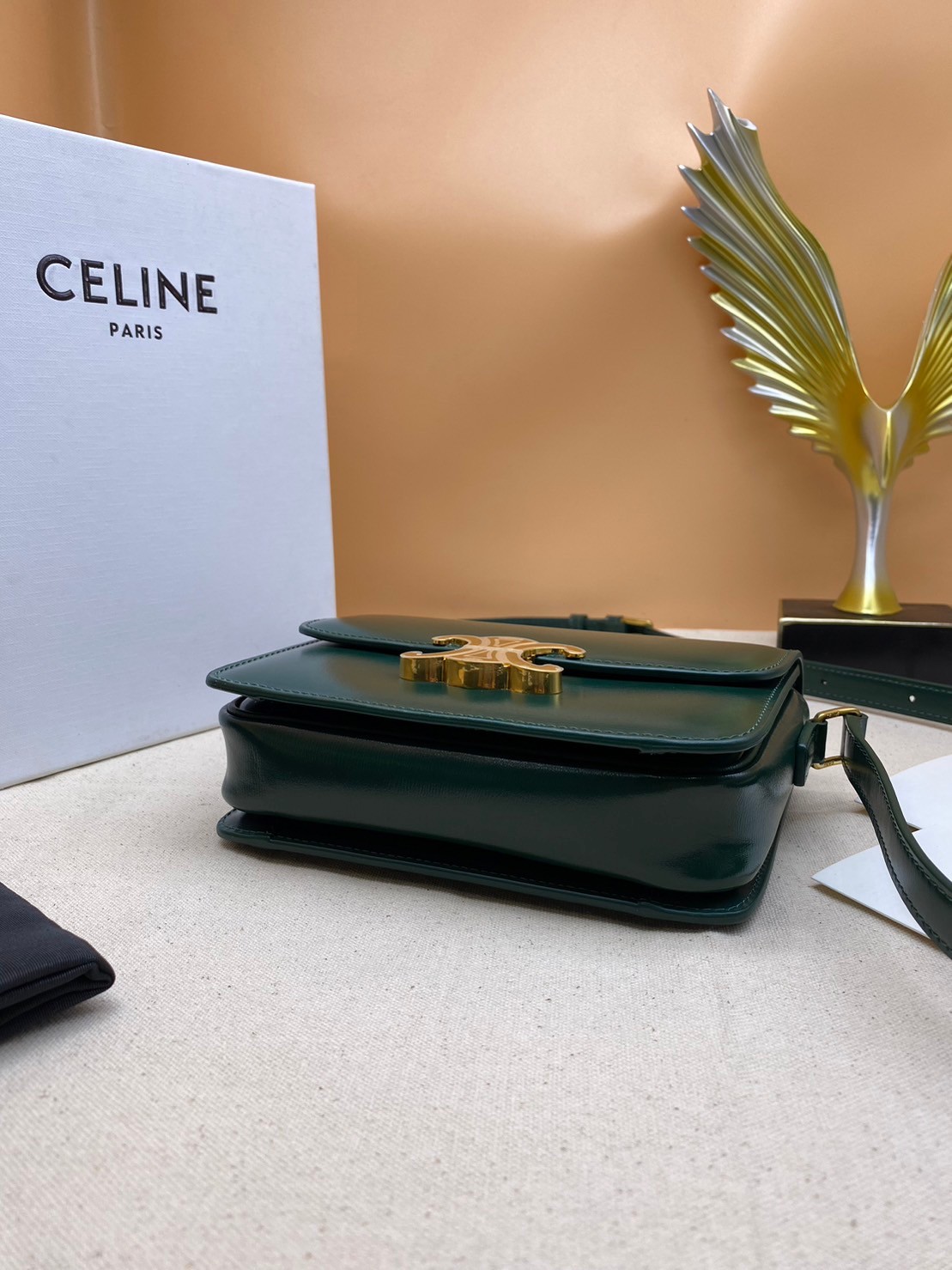 MEDIUM 22cm : CELINE CLASSIQUE TRIOMPHE BAG IN SHINY CALFSKIN / Celine Triomphe Bag / Celine Bag พร้อมส่ง 10 สี เกรดออริ 1:1 กระเป๋าแบรนด์หรูที่ควรมีแห่งปี