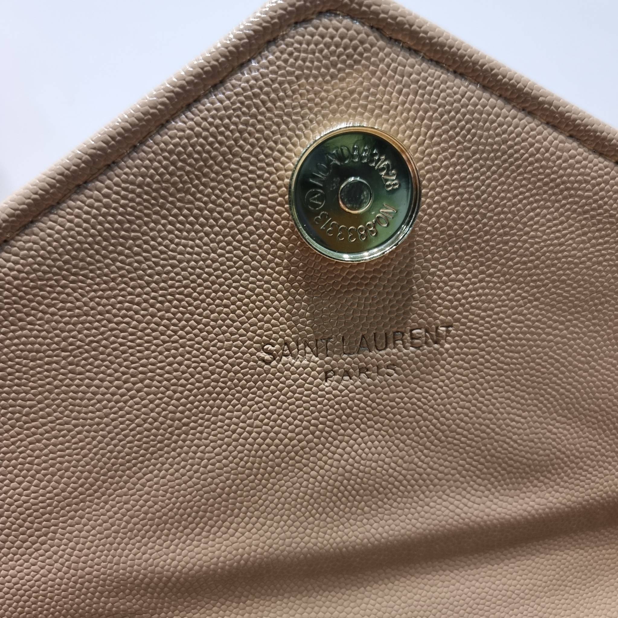 YSL WOC 9 ไม่เคยผิดหวังจริงๆ!! กับรุ่นที่สาวๆรู้กัน Yves Saint laurent clutch bag with chain กระเป๋าสะพายทรง woc สุดฮอต ดีไซน์เรียบหรู โดดเด่นด้วยโลโก้ด้านหน้า