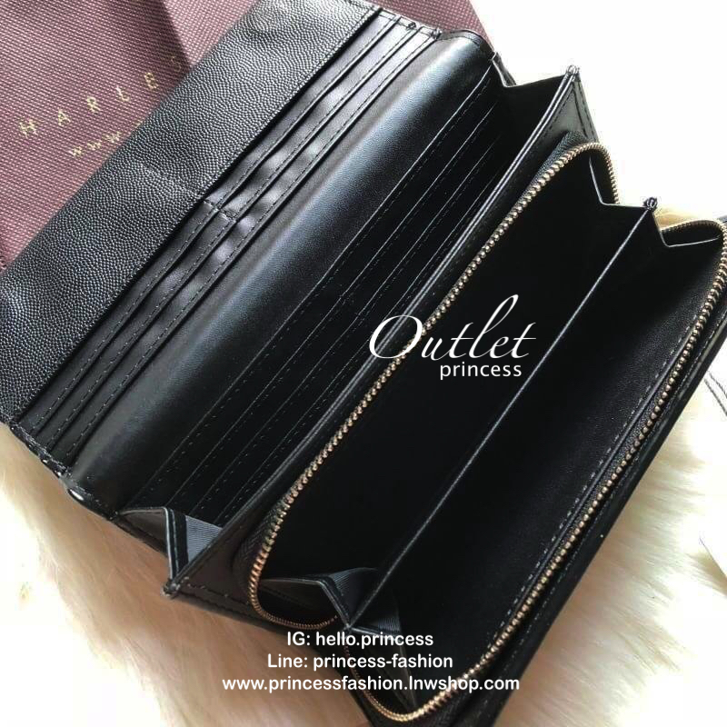 CHARLES & KEITH LONG WALLET กระเป๋าสตางค์ใบยาวแบบ 2 พับ หนังคาเวียร์ อะไหล่สีทอง และพู่สวยหรูมากค่ะด้านหน้าปั้มโลโก้แบรนด์ เปิดปิดด้วยฝาปิด ภายในมี1ช่องซิปแชะช่องเก็บบัตรหลายช่องใช้งานใส่ช่องใส่ธนบัตร แยกเป็นสัดส่วน ใบนี้สุดคุ้มเลยค่า