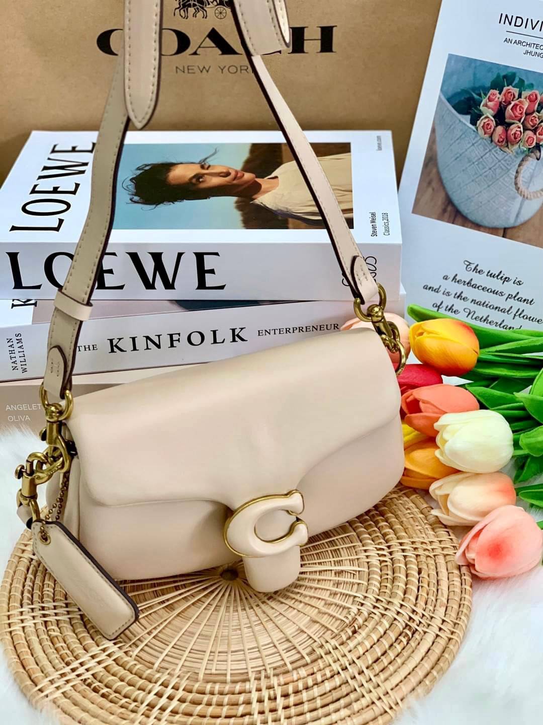 สีที่ขายดีที่สุด เหลือจากจองไม่กี่ใบนะคะ😁 COACH PILLOW TABBY SHOULDER BAG 18 ((C3880)) พร้อมส่งที่ไทย คุณภาพเกินราคา! กระเป๋าหิ้ว//สะพายแบบครอสบอดี้ร์ 🔺หนัง nappa หนานิ่ม นุ่มมากๆ รุ่นใหม่ล่าสุดค่ะ!