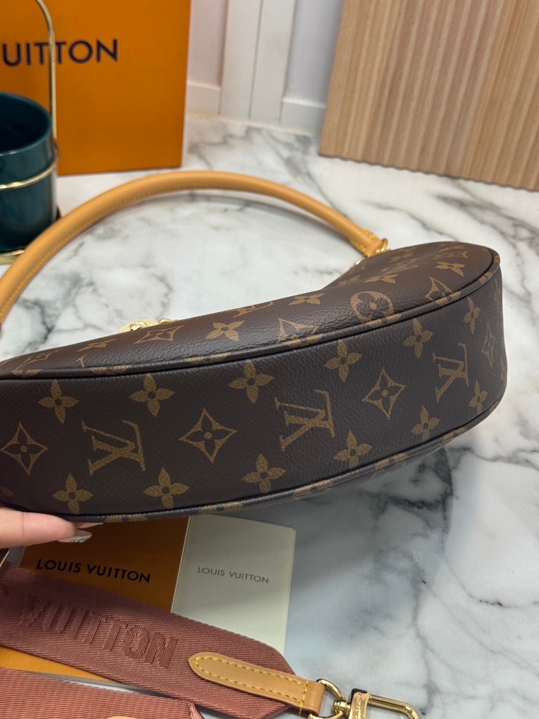 ORI | LV Looping Monogram Canvas Bag / lvhobo กระเป๋าถือทรงโฮโบพร้อมสายสะพายสปอร์ต หนังแท้แคนวาสแท้ ดีไซน์สไตล์ยุค'90s สุดไอคอนิกจากคอลเลคชั่น Cruise 2022
