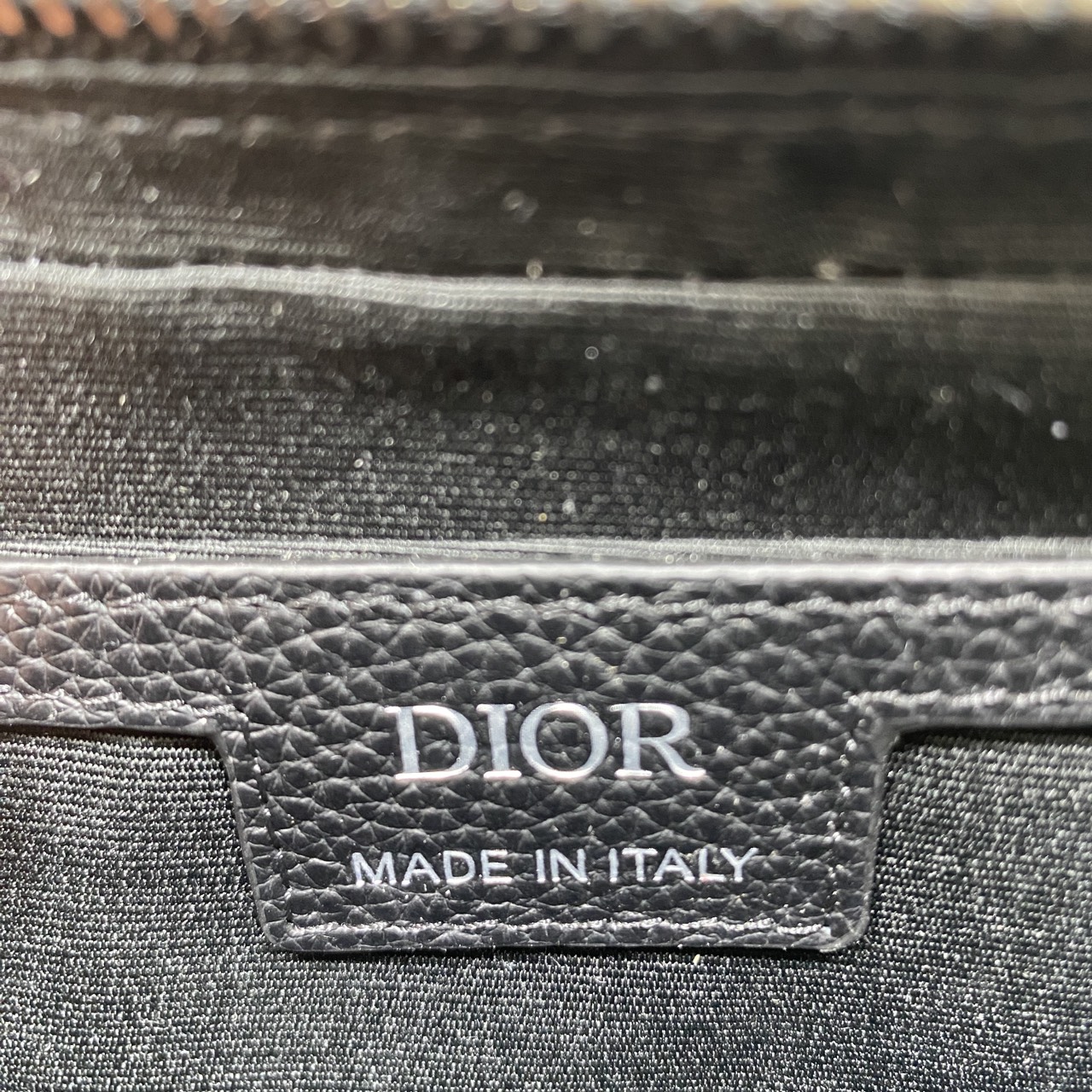 ORI หนังแท้ | DIOR Mini Saddle Bag กระเป๋าสะพาย คาดอก ผ้าแจ็กการ์ดลาย Oblique สีเบจและสีดำ นำเสนอมุมมองใหม่ให้กับดีไซน์ไอคอนิกด้วยรูปทรงที่ทันสมัย