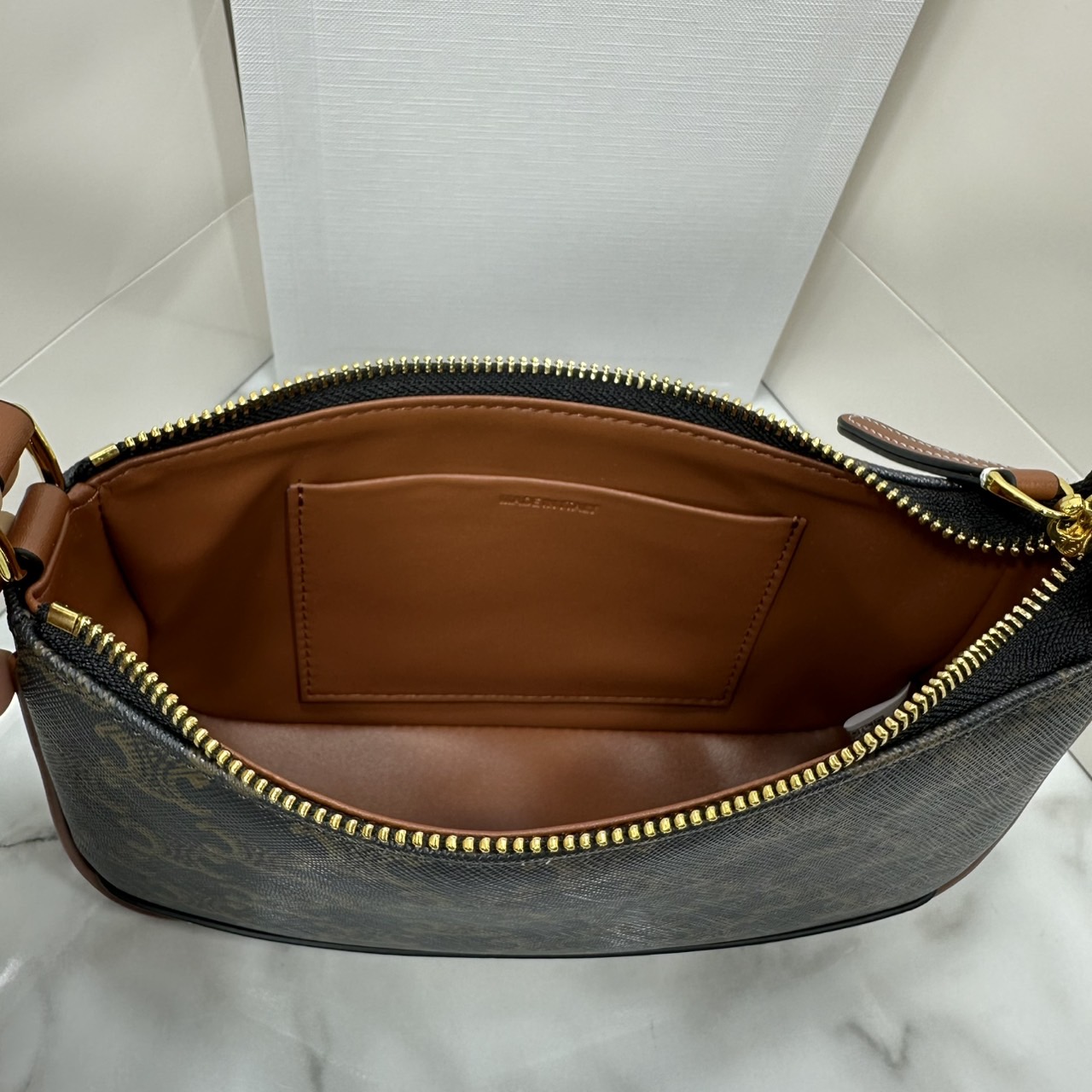 ORI หนังแท้ | CELINE Shoulder bag toile Triomphe et veau กระเป๋าสะพายไหล่ เรียบหรูคลาสิก ใช้งานง่าย เป็นใบที่แมทง่าย เข้ากับทุกลุคทุกสไตส์