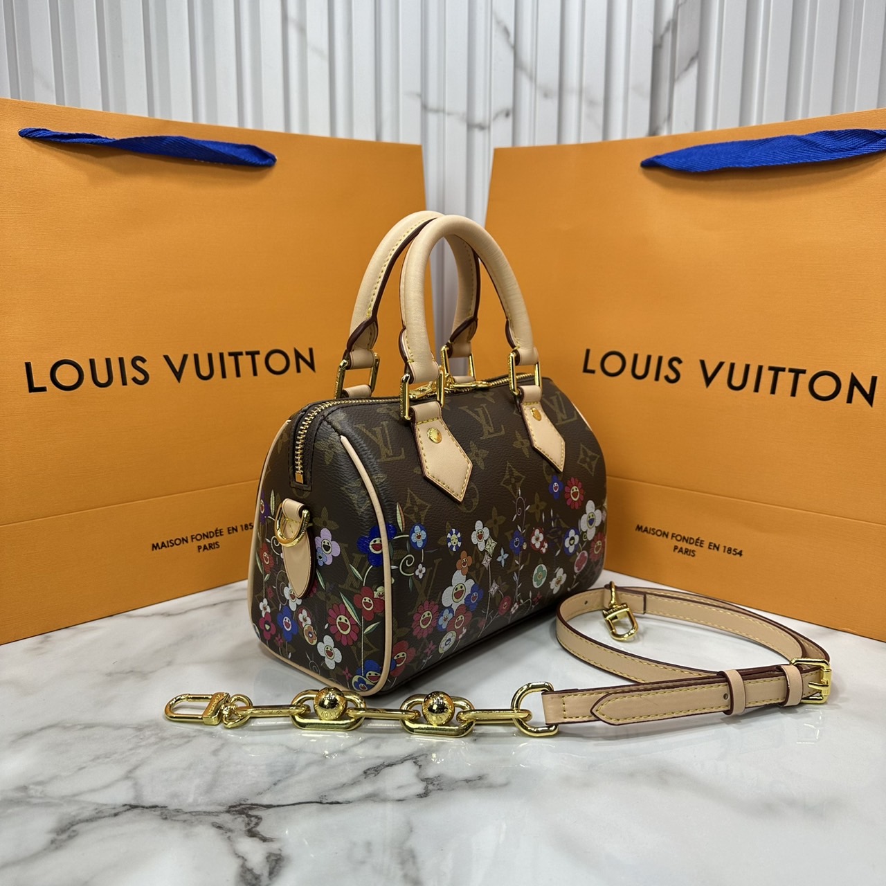 LV x TM Speedy Bandoulière 20 bag Monogram Flower กระเป๋าทรงหมอนคอลเลกชันสุดพิเศษ สวยคลาสสิกมีชีวิตชีวา สีสันสดใสสไตล์ superflat สุดไอคอนิกของ Takashi Murakami ด้วยโมโนแกรมดอกไม้หลากสี
