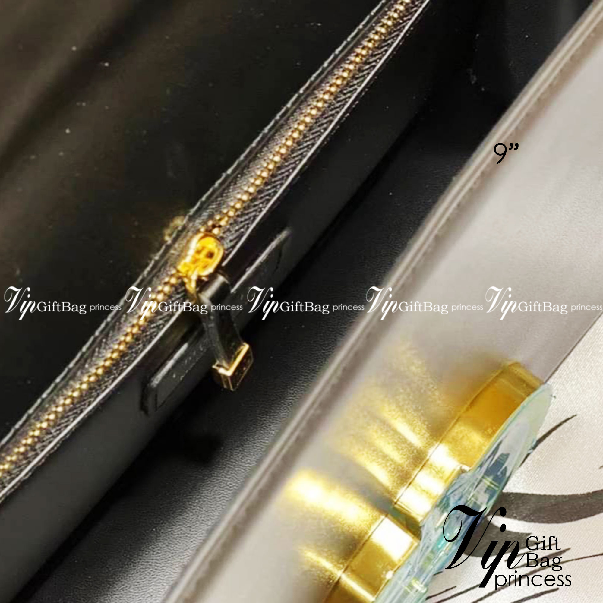 Dior 30 Montaigne Bag 9" รุ่นหนังเรียบ กระเป๋าสะพายดิออร์ เอกลักษณ์ของความหรู น้ำหนักเบา ไอเท็มหายาก!! Best seller!! ยกให้น้องเลย!! ดีไซน์เรียบหรูในความเป็นเอกลักษณ์ ใช้งานง่าย สะดวก ได้ทุกโอกาส แนะนำเป็น everyday bag ติดตัวไว้เลยจ้าสาวๆ พร้อมส่งที่ไ