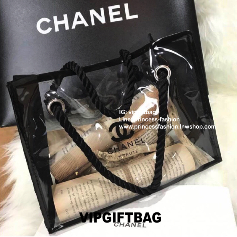 พรีเมี่ยมกิ๊ฟแท้ 100% 🔥 กระเป๋า Chanel waterproof bag ปั๊มโลโก้ กระเป๋ากันน้ำมาแล้วจ้า ร้อนๆแบบนี้พกติดไปสระน้ำด้วยนะคะ จุขอได้เยอะ สวยๆรับซัมเม่อร์นี้ไปเลยจ้าา