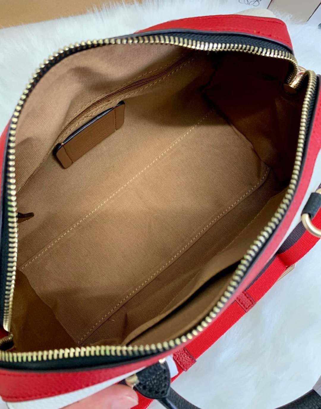 LIMITED EDITION💥 🌈สวย+คุณภาพ สินค้าต้องมีค่า Coach X Peanuts Rowan Satchel With Snoopy ((C6164)) พร้อมส่งที่ไทย ใหม่ล่าสุด ห้ามพลาดค่าา! สวยกันให้สุด กับกระเป๋าทรงหมอน ขนาดกลางกำลังดี หนังแท้นิ่ม ลายหนังสวยงามมากๆค่ะ 🔺ด้านหน้ามีโลโ