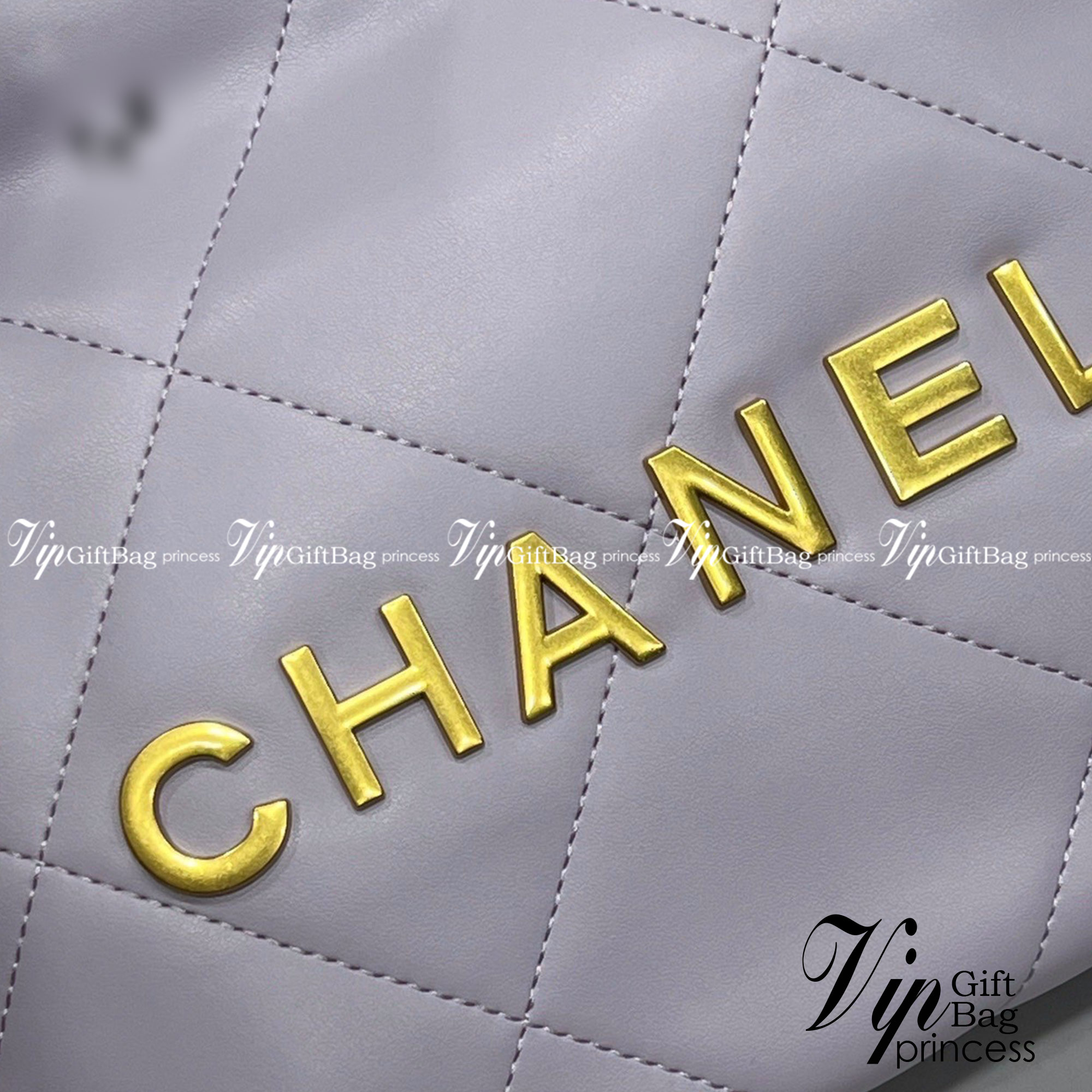 Chanel ss22 Logo CC shopping tote / Chanel 22 handbag 12" มาแรงที่สุดในตอนนี้ก็คือรุ่นนี้เลย ใช้งานง่ายรุ่นนี้สามารถใช้ได้ทั้งผู้หญิงและผู้ชายน้า เกินต้านที่สุดกับไอเท็มนี้ ที่สาวๆหรือใครๆก็ต้องมีแล้ว!! แค่เห็นก็หลงรัก กระเป๋าทรงสวย ดีเทลเรียบแต่มีคว