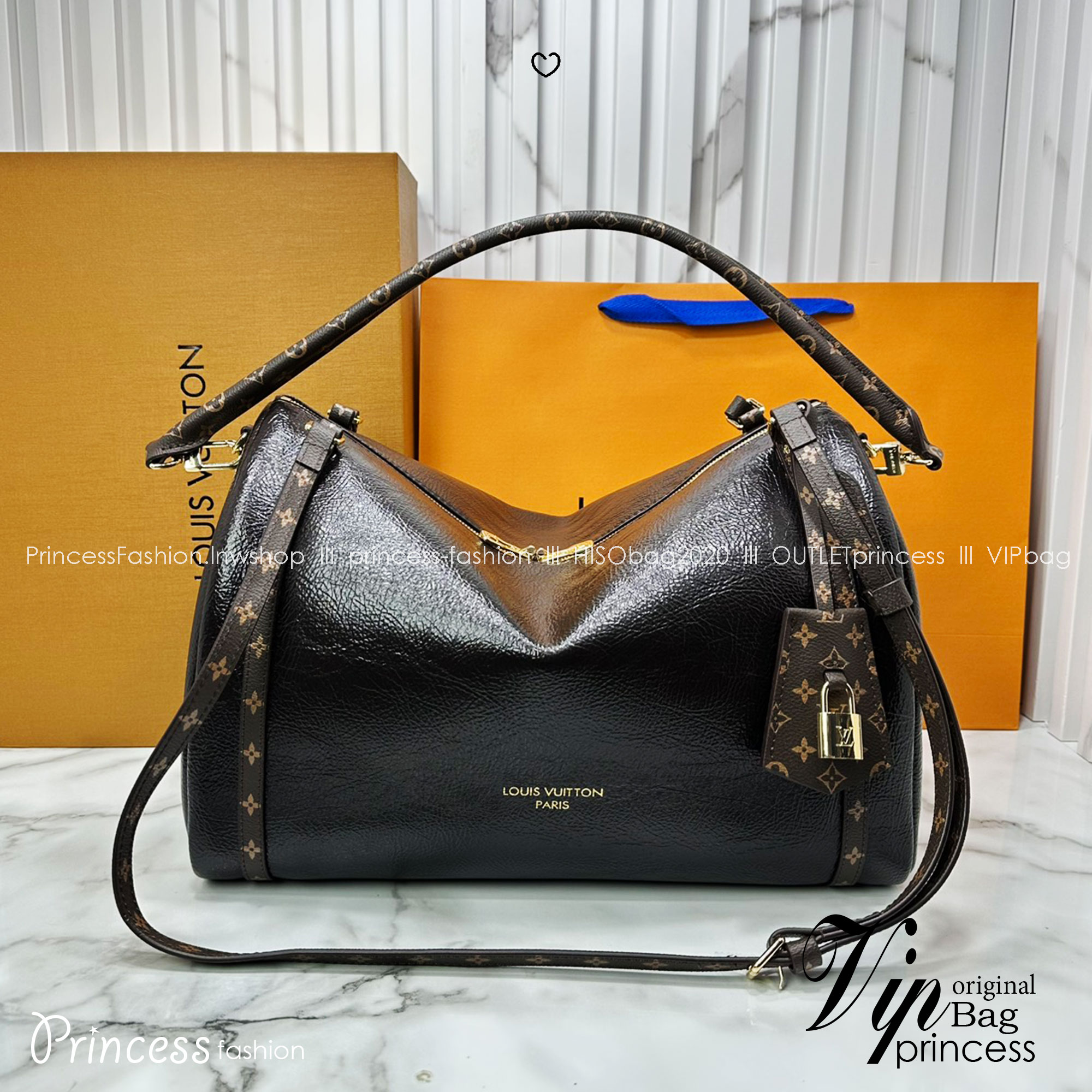 ORI หนังแท้ | LV Express MM Bag 30cm กระเป๋าสะพายทรงหมอนสปีดี้ดีไซน์ใหม่ล่าสุด โฉบเฉี่ยว แต่งคาดหน้าโมโนแกรมโดดเด่น ตัวกระเป๋าสีพื้นตัดกันอย่างลงตัว พร้อมหูแบบจับยาวถอดได้จะถือหรือคล้องไหล่ก็เก๋