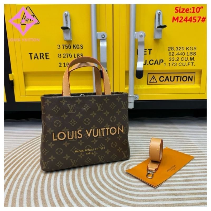 LV Shopper Tote Bag กระเป๋าถือทรงโท้ทช็อปปิ้งสุดหรู คลาสสิค เรียบหรูเป็นเอกลักษณ์ ในเทศกาล The Luxe Shopping Bag is Back