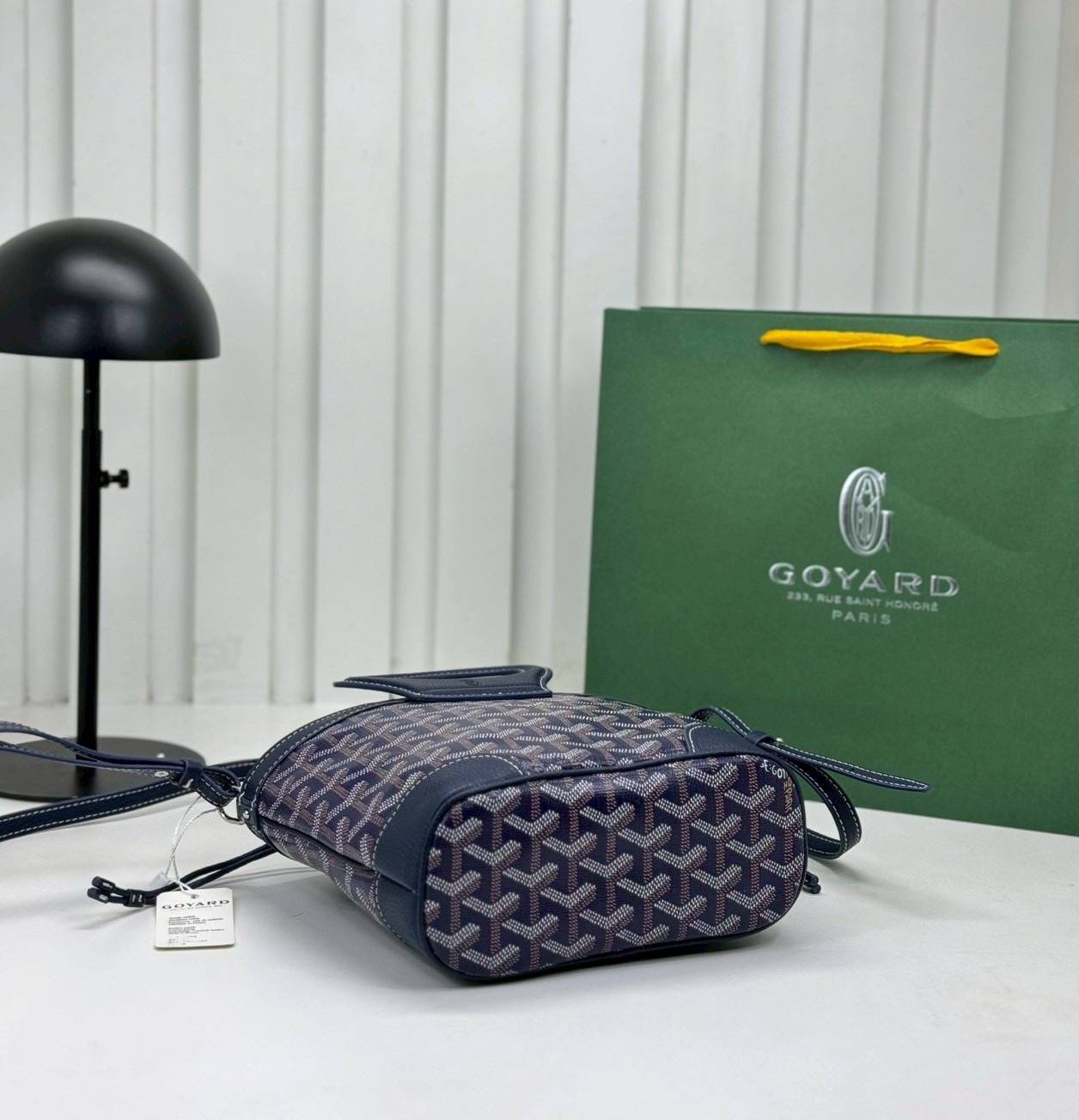 ORI หนังแท้ | Goyard Beluga Mini Bag กระเป๋าสะพายทรงบัคเก็ต พร้อมหูจับในตัว สะดวกใช้งาน ด้านในเป็นผ้าดีไซน์ผูก เพิ่มความน่ารักน่าใช้ สวยมากค่ะ
