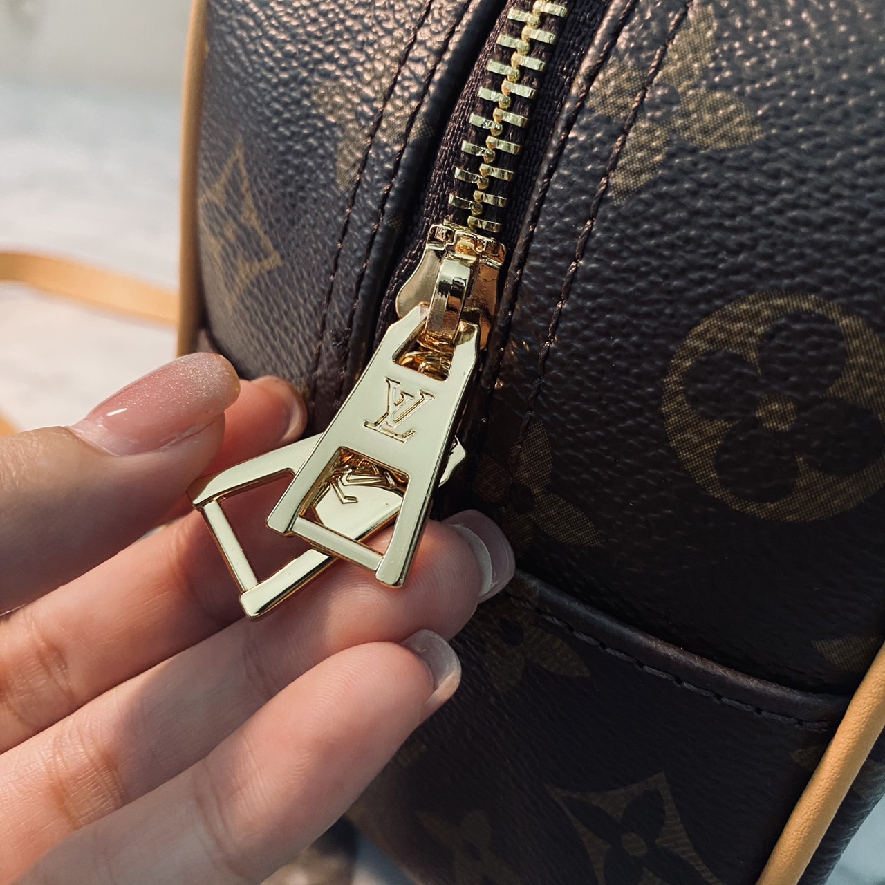 LV Cite Monogram Canvas Handbags หลงรักน้องเข้าแล้วค่า กับกระเป๋าสะพายวินเทจรุ่นยอดนิยม ทรงสะดวกใช้ ดีไซน์สุดคลาสสิค ใช้ได้ทุกวัน ใบจริงสวยน่าใช้มากๆ จัดให้ครบเซ็ท ล็อทนี้ราคาดีมาก สวยเกินราคา ตรงปก พร้อมเสิร์ฟความสวยให้ถึงบ้านไปเลยจ้า