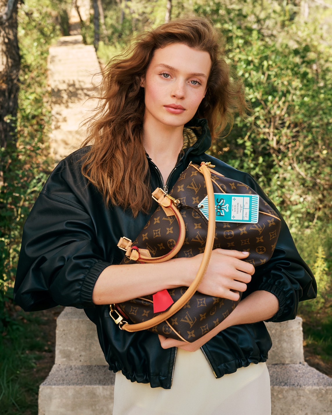 LV speedy soft 30 crafty bag กระเป๋าทรงหมอน รุ่นท็อปฮิต กับดีไซน์ใหม่ต้อนรับฤดูกาลท่องเที่ยว โดดเด่นด้วยการตกแต่งลายพิมพ์ซิกเนเจอร์ และป้ายแท็กหนังสุดเก๋