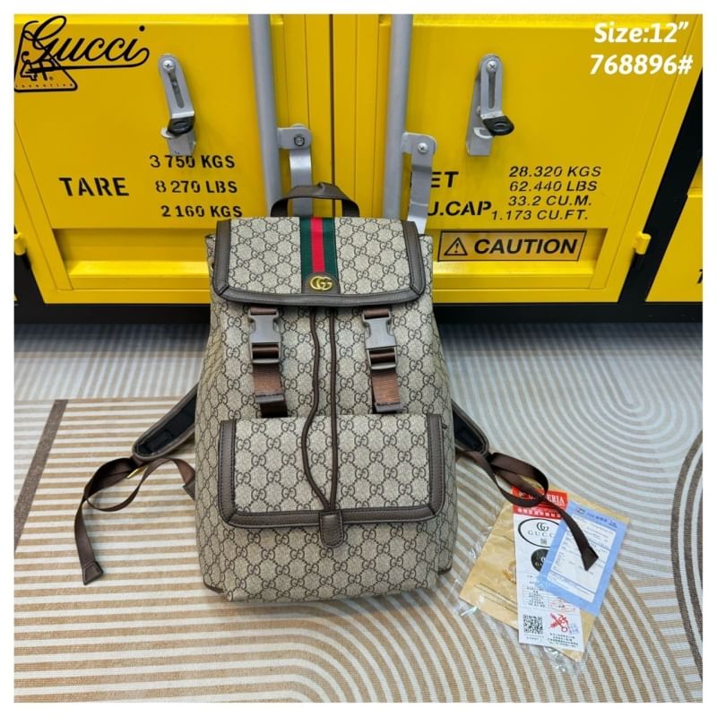 GUCCI Ophidia small backpack กระเป๋าเป้ แคนวาส GG Supreme พาเลตต์สีน้ำตาลเบจที่สวยงามเหนือกาลเวลา โดดเด่นด้วยลาย Double G ขนาดกำลังเหมาะ ไม่เล็กไม่ใหญ่จนเกินไป ใช้งานง่าย