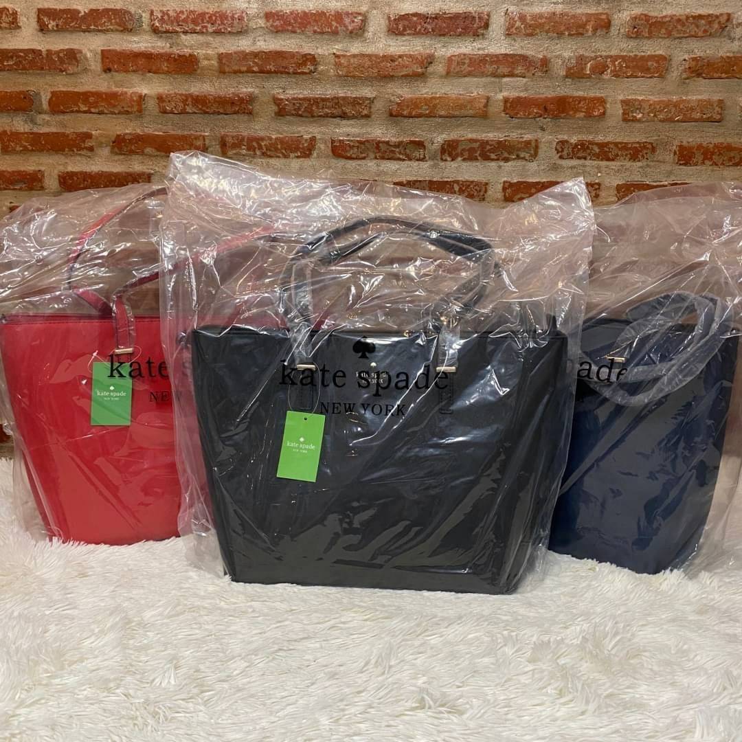 ของแท้ Kate Spade new york shopping large bag กระเป๋าถือ หรือคล้องไหล่ได้ ด้านหน้ามีโลโก้แบรนด์