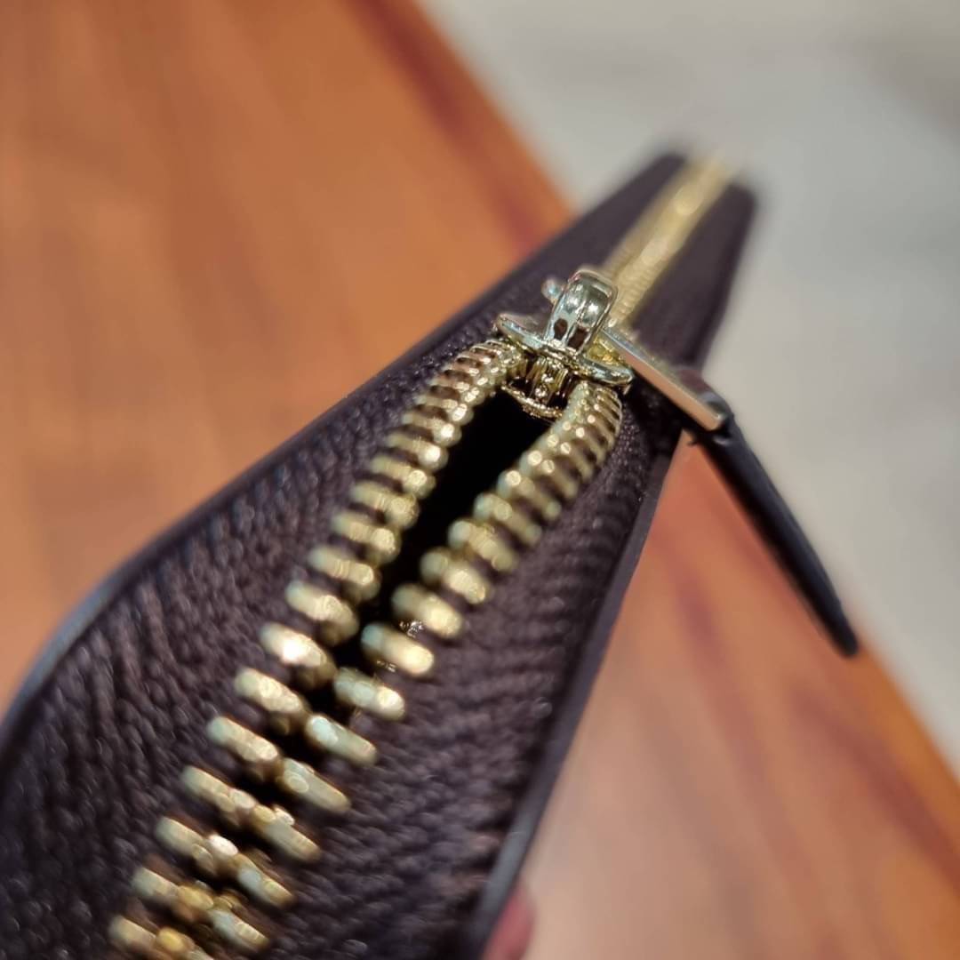 COACH ACCORDION ZIP WALLET IN SIGNATURE CANVAS WITH PRAIRIE ROSE / JUMBO FLORAL / CAMO ROSE FLORAL / MEDLEY BOUQUET PRINT ((F31572/F39189/F26290/F2859)) สวยคลาสสิคไม่มีใครเกิน!! กระเป๋าสตางค์ใบยาว ลวดลายสวย สีสันโดดเด่น วัสดุหนังแคนวาสเคลือบ เปิด-ปิดด้วยซ