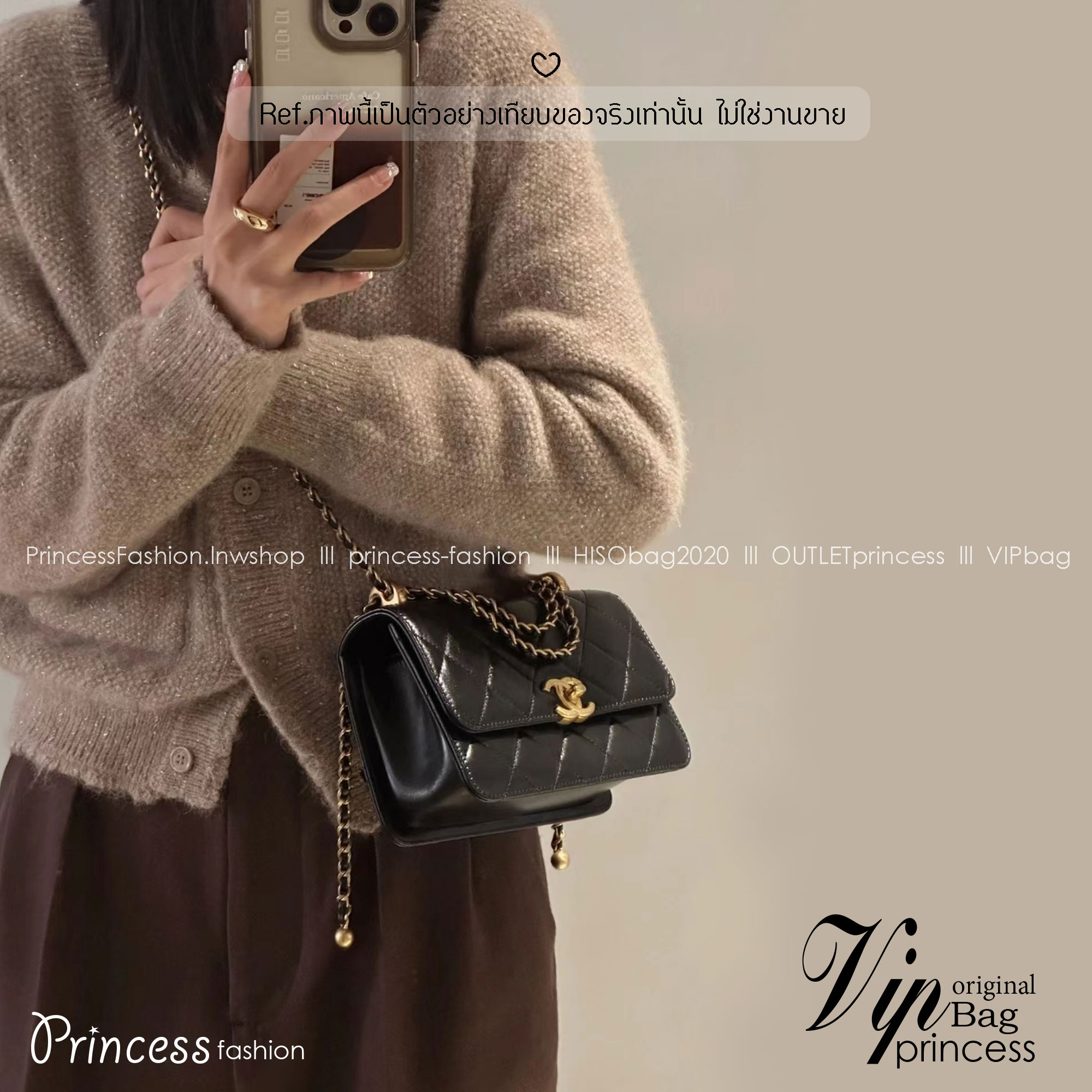 CHANEL 22 Double gold ball bag กระเป๋าสะพายสุดหรูรูปทรงคลาสสิกตลอดกาลไม่มีเอาท์ เพิ่มกิมมิกด้วยลูกบอลสีทองห้อย 2 ข้างปลายสายสะพาย เพิ่มความน่ารักโดดเด่น ดูแพง ผู้ดีคุณหนูลูกคุณมากๆ