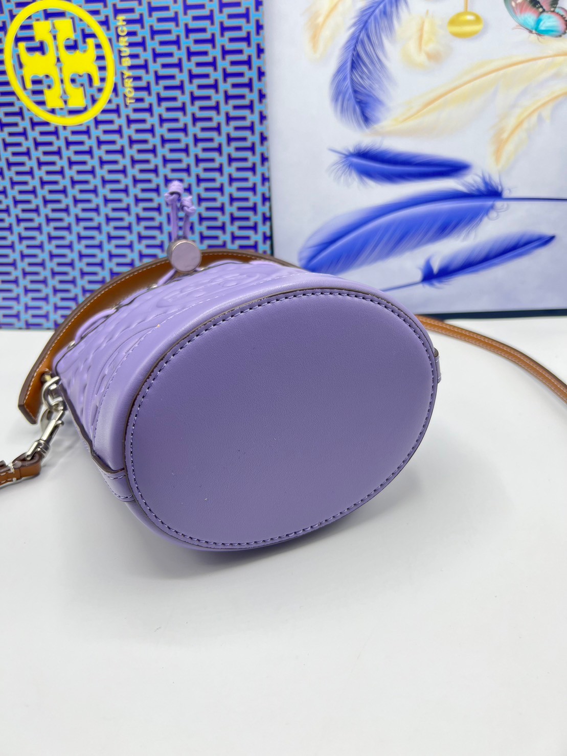 6 สี Tory Burch Puffy Mini / Tory burch T Monogram Puffy Patent Mini Bucket Bag / Tory Bucket Bag กระเป๋าบัคเกต size เล็ก โดดเด่นด้วยโลโก้ตัวนูนปั๊มด้านหน้า