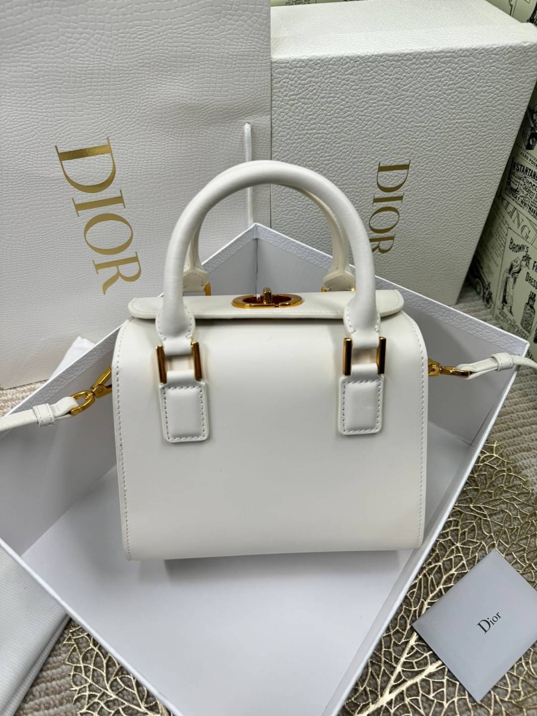 DIOR SMALL BOSTON BAG White Box Calfskin / DIOR Box Bag พร้อมส่ง กระเป๋าสะพายทรงกล่อง New for Winter 2023 คอลผู้ดี สวยหรู ตอบโจทย์และแมทช์ได้กับทุกลุคทุกสไตล์