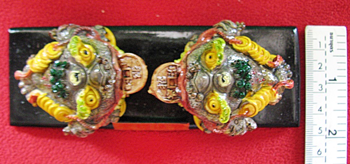 คางคกสามขาคู่คาบเหรียญบนฐานสีดำกวักทรัพย์ ป้องกันสิ่งชั่วร้าย กวักทรัพย์รับสมบัติค่ะ