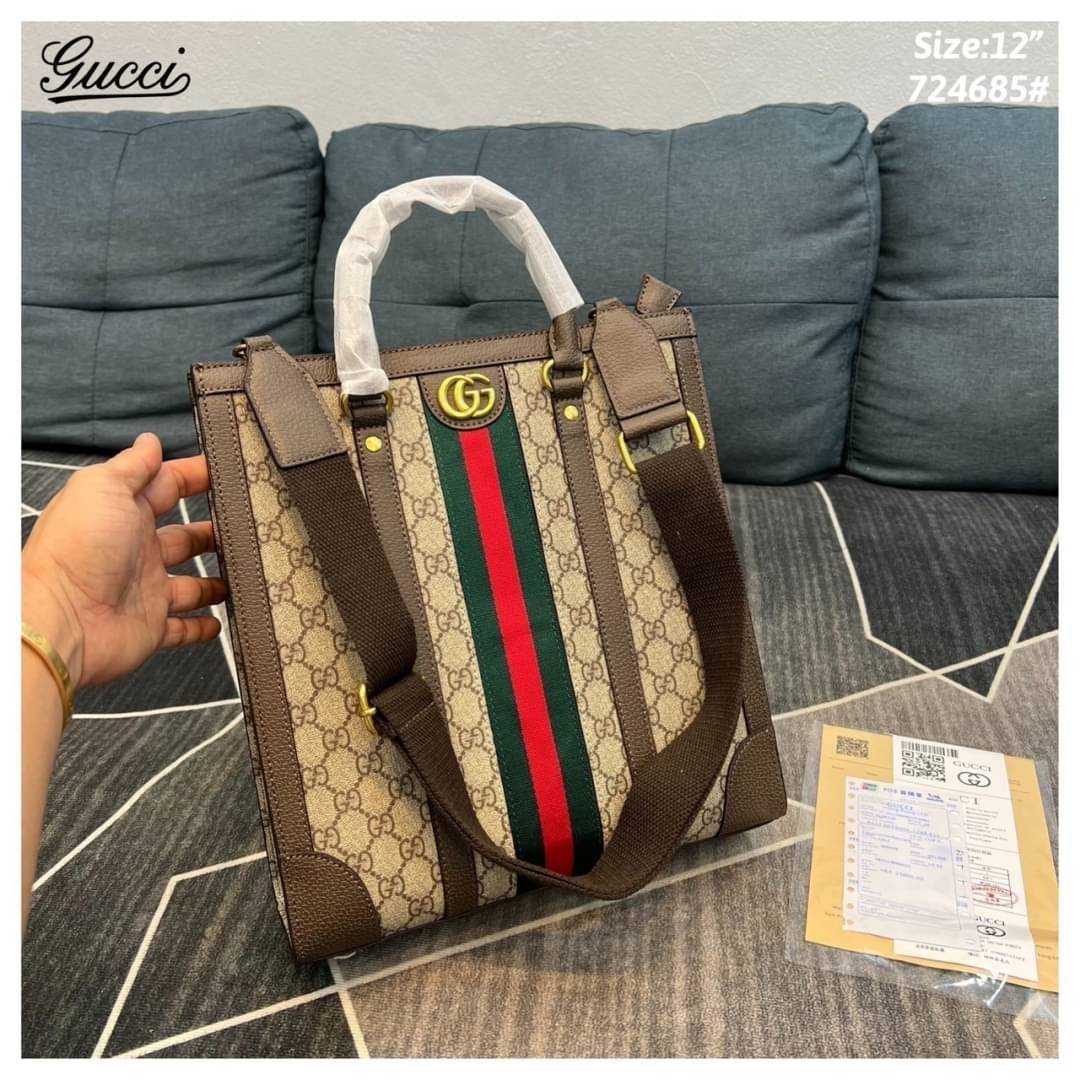 GUCCI Ophidia medium tote bag / GUCCI Tote Bag กระเป๋าทรงโท้ท รูปทรงสวย ที่จับโค้งมนสามารถถือหรือสะพายครอสบอดี้ได้ ภายในโล่งกว้าง จุของได้เยอะ พร้อมสายสะพายข้าง ถอด-ปรับระดับได้ ใช้ได้ทั้งชายหญิง