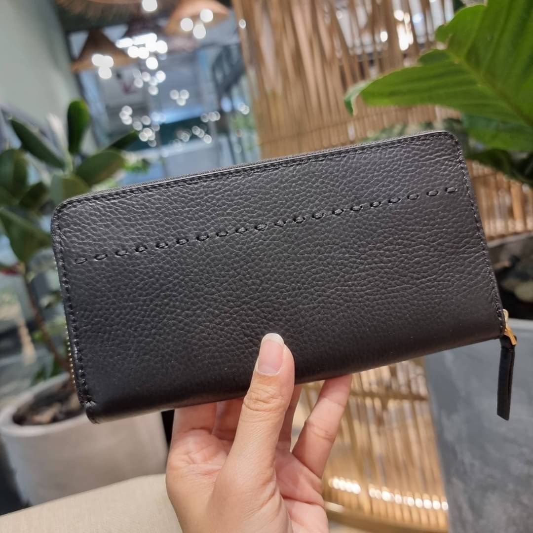 TORY BURCH MCGRAW ZIP CONTINENTAL WALLET กระเป๋าสตางค์ใบยาวรุ่นหายาก จัดเต็มสีสวยพร้อมส่ง ขนาดกำลังพอเหมาะ วัสดุหนังวัวสัมผัสดีมาก