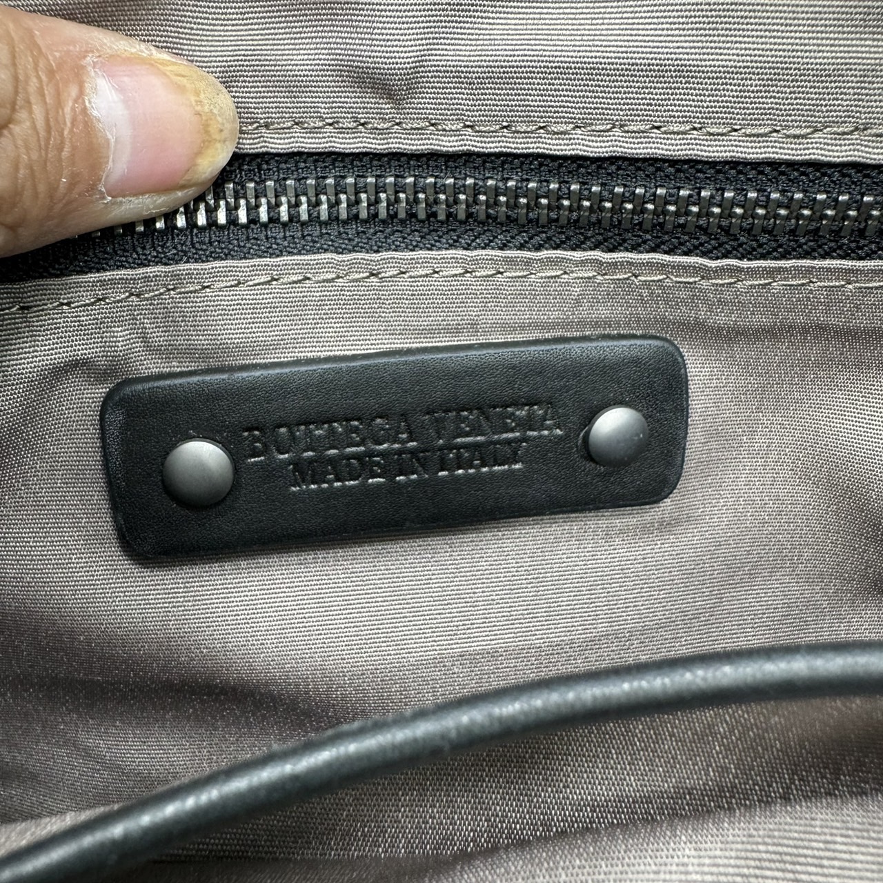 BOTTEGA Belt Bag กระเป๋าคาอก ดีไซส์สานเป็นเอกลักษณ์ everyday look เอาใจหนุ่มๆ สวยเท่คลาสสิก เกรดออริ 1:1