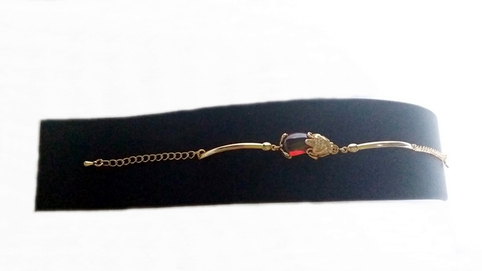 สร้อยข้อมือปี่เซี้ยะองค์เล็กพลอยมณีใต้น้ำสีแดง ช่วยต้านคราเคราะห์ แก้ชงปีกุน ปี2562 พร้อมใบคาถาค่ะ