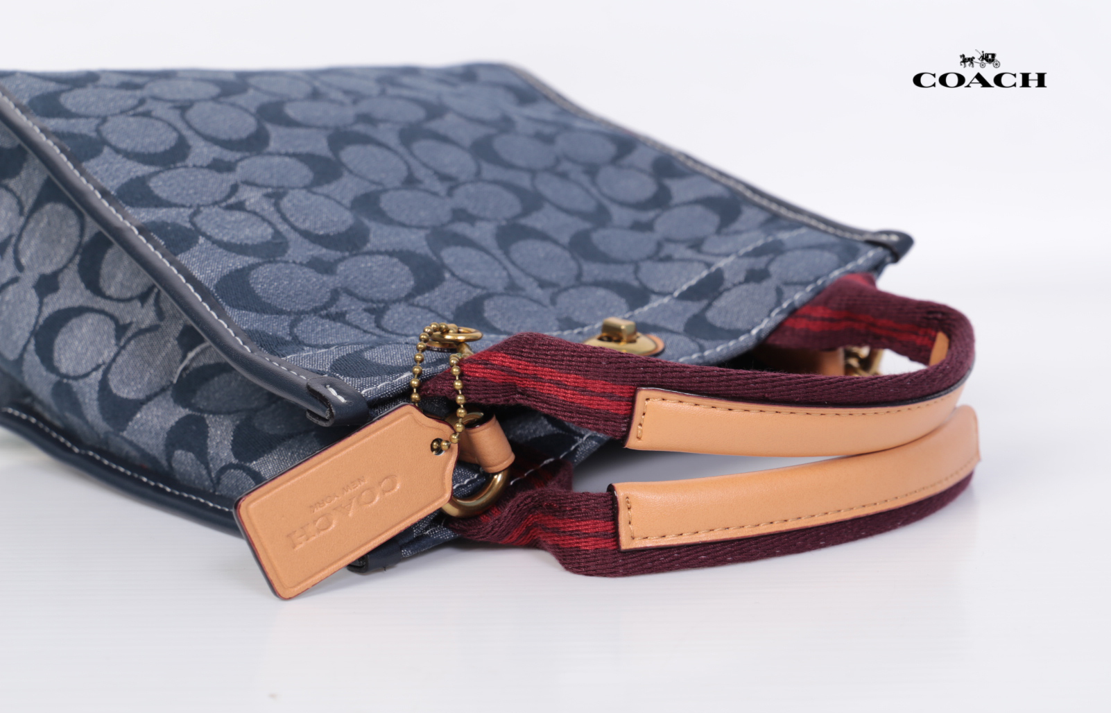 ของแท้ 💯% COACH Tote 22 In Signature Chambray