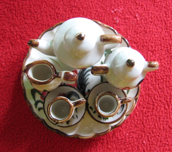 ชุดกาน้ำจิ๋ว ลายตราไก่สีน้ำตาลค่ะ